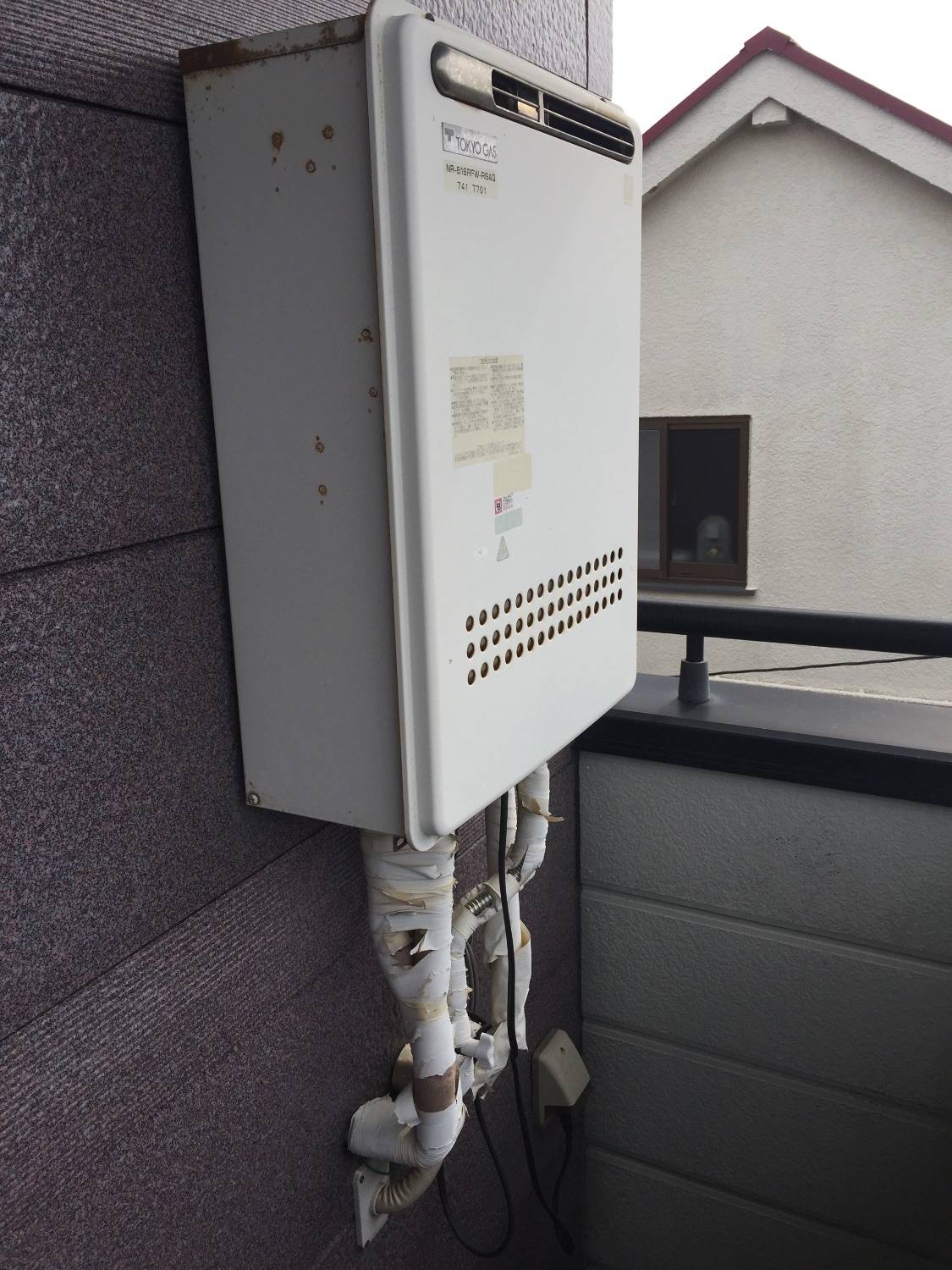 施工前 | 藤沢市周辺エリアのガス給湯器・電気温水器・エコキュート交換｜ 株式会社内藤商事