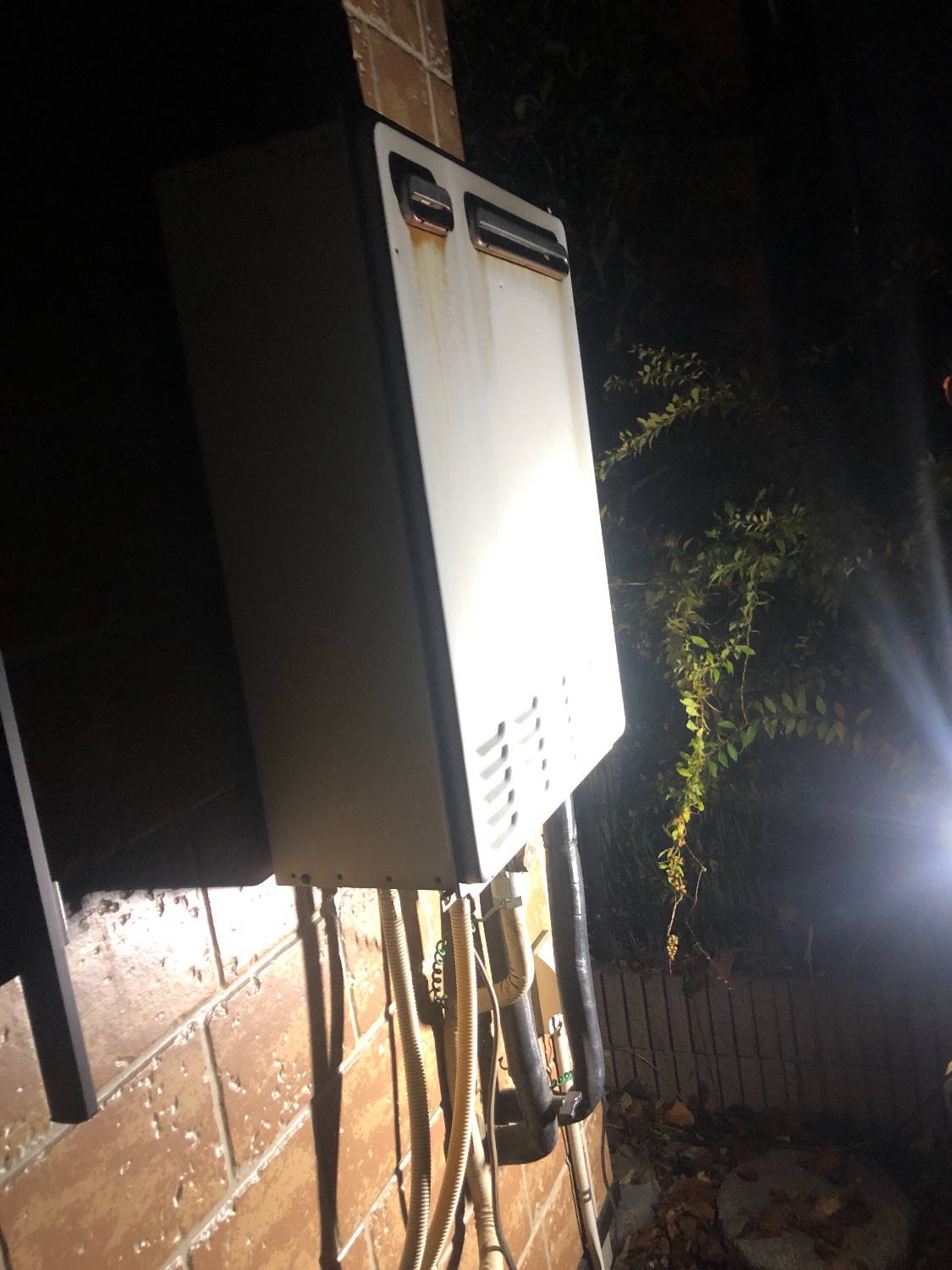 施工前 | 藤沢市周辺エリアのガス給湯器・電気温水器・エコキュート交換｜ 株式会社内藤商事