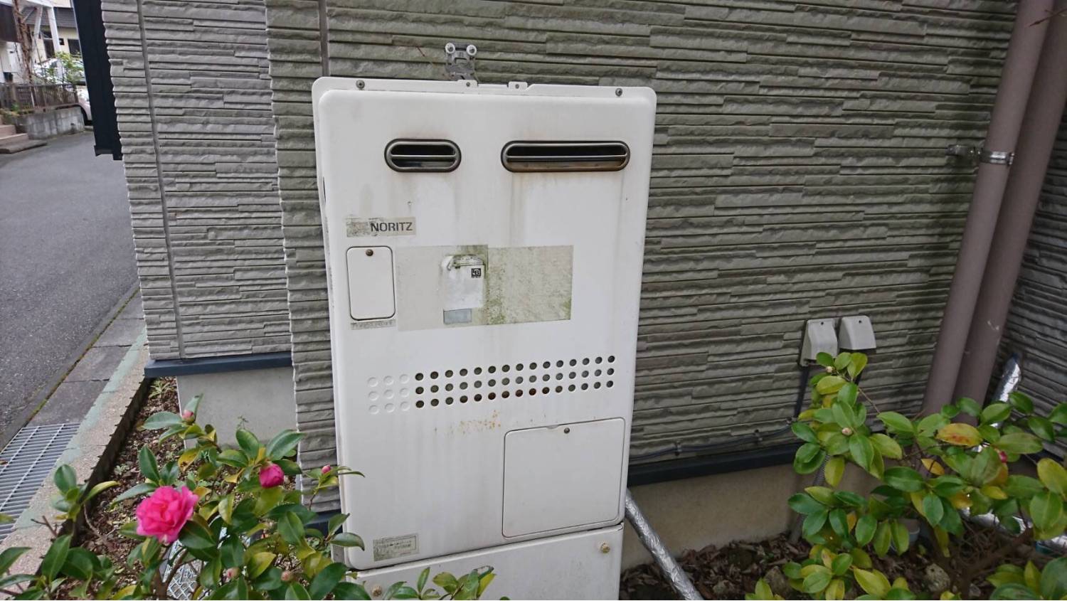 施工前 | 藤沢市周辺エリアのガス給湯器・電気温水器・エコキュート交換｜ 株式会社内藤商事