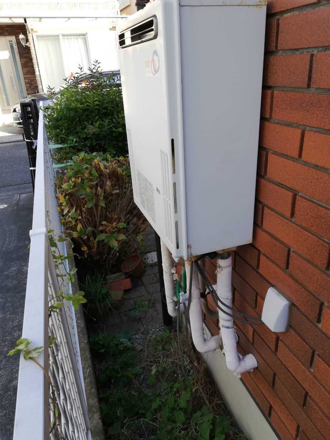 施工前 | 藤沢市周辺エリアのガス給湯器・電気温水器・エコキュート交換｜ 株式会社内藤商事