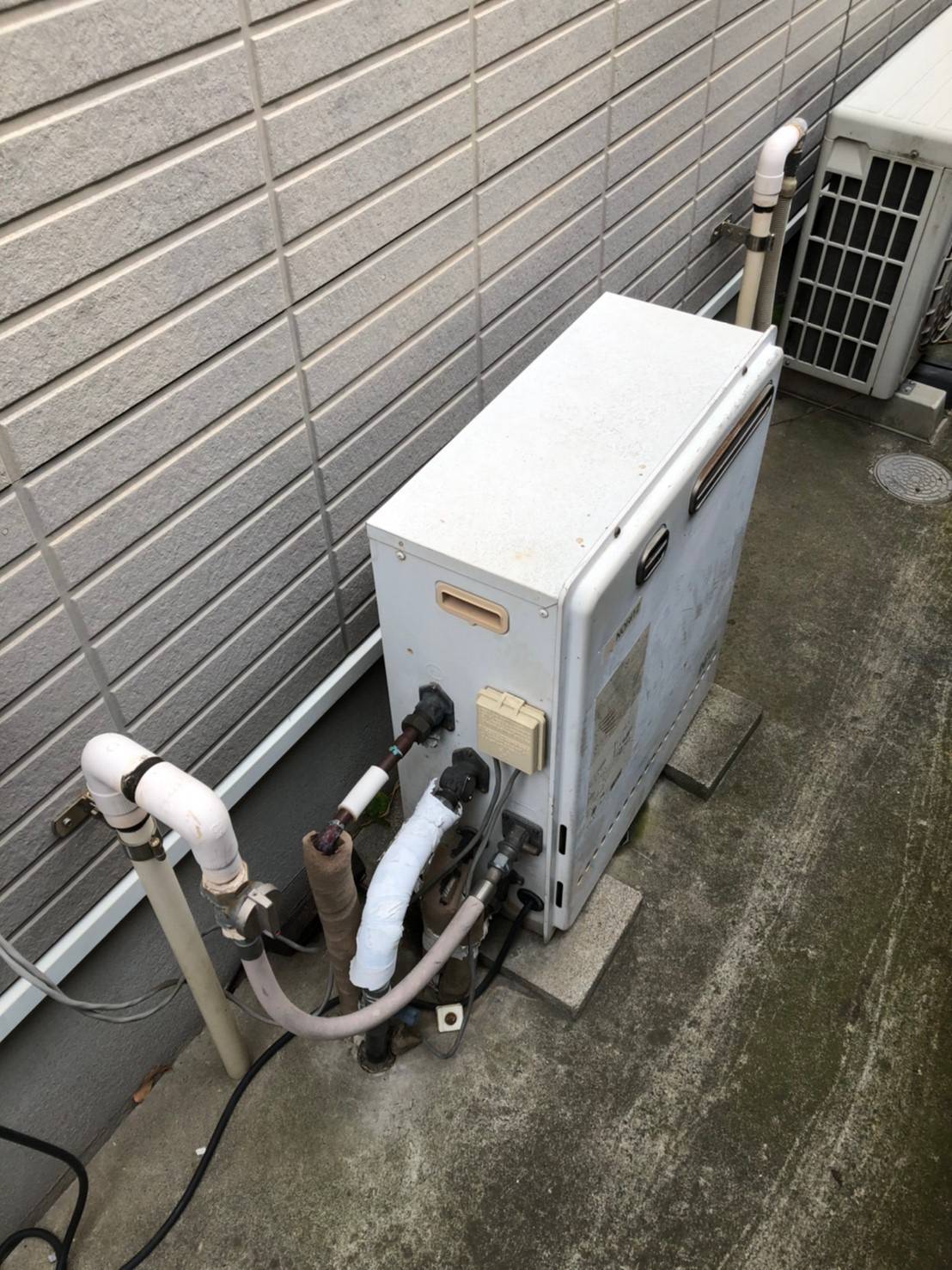 施工前 | 藤沢市周辺エリアのガス給湯器・電気温水器・エコキュート交換｜ 株式会社内藤商事