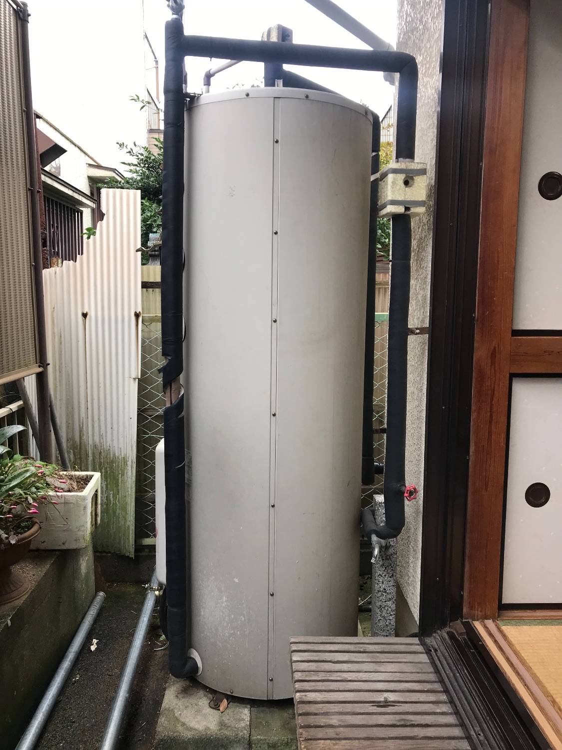 施工前 | 藤沢市周辺エリアのガス給湯器・電気温水器・エコキュート交換｜ 株式会社内藤商事