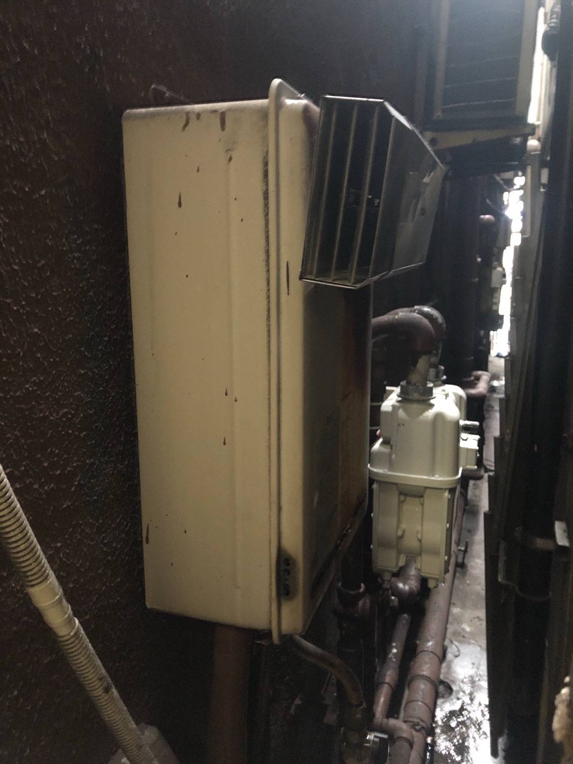 施工前 | 藤沢市周辺エリアのガス給湯器・電気温水器・エコキュート交換｜ 株式会社内藤商事