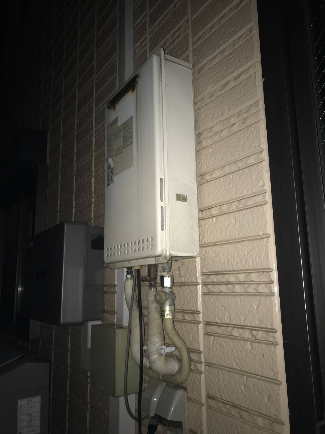 施工前 | 藤沢市周辺エリアのガス給湯器・電気温水器・エコキュート交換｜ 株式会社内藤商事