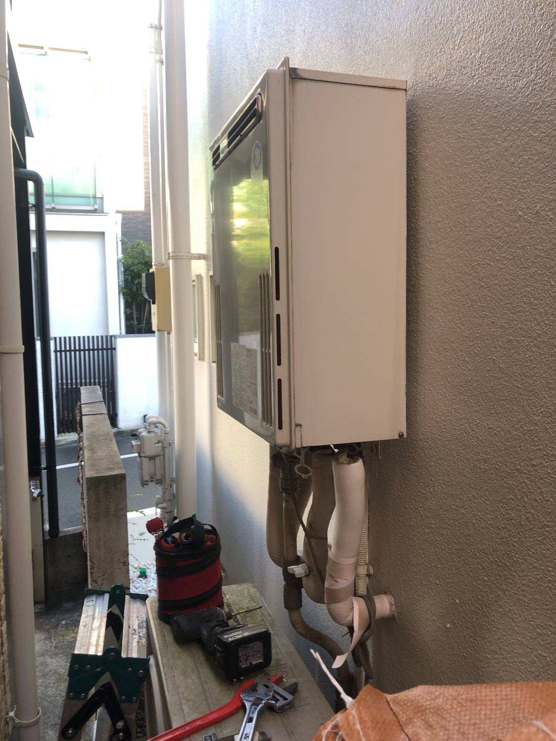 施工前 | 藤沢市周辺エリアのガス給湯器・電気温水器・エコキュート交換｜ 株式会社内藤商事