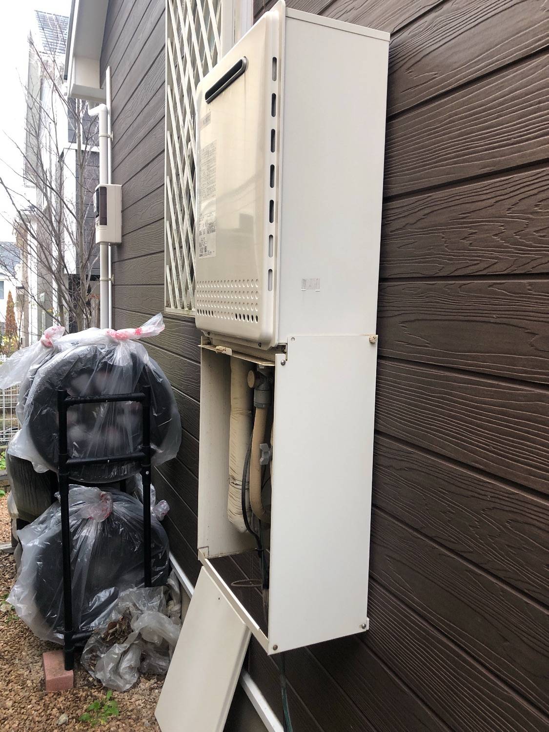 施工前 | 藤沢市周辺エリアのガス給湯器・電気温水器・エコキュート交換｜ 株式会社内藤商事