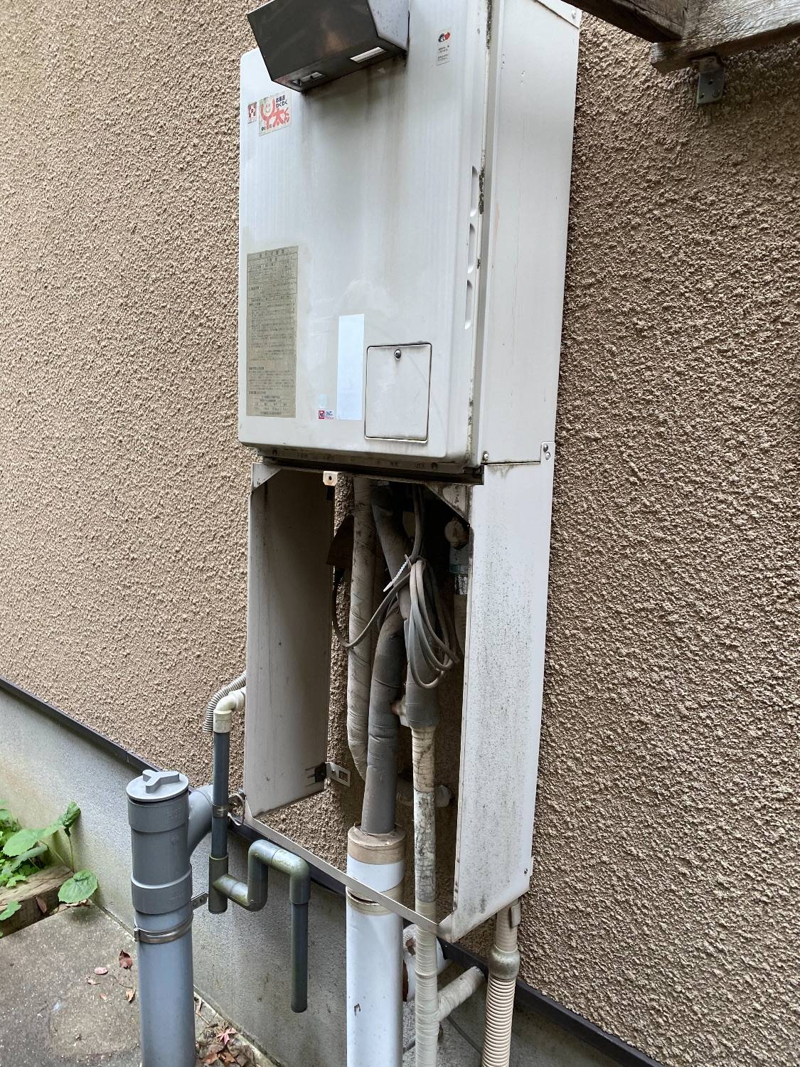 施工前 | 藤沢市周辺エリアのガス給湯器・電気温水器・エコキュート交換｜ 株式会社内藤商事