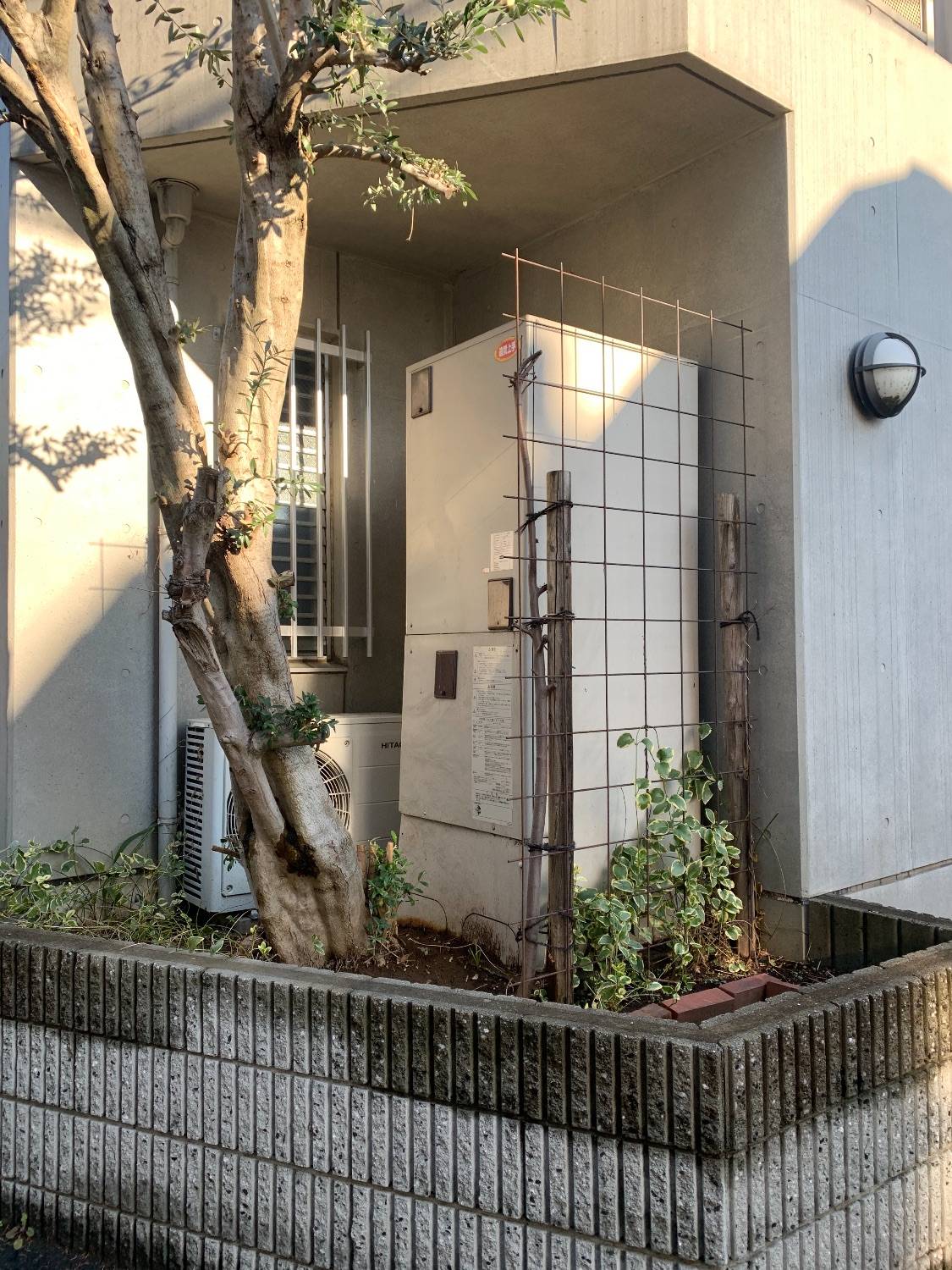 施工前 | 藤沢市周辺エリアのガス給湯器・電気温水器・エコキュート交換｜ 株式会社内藤商事