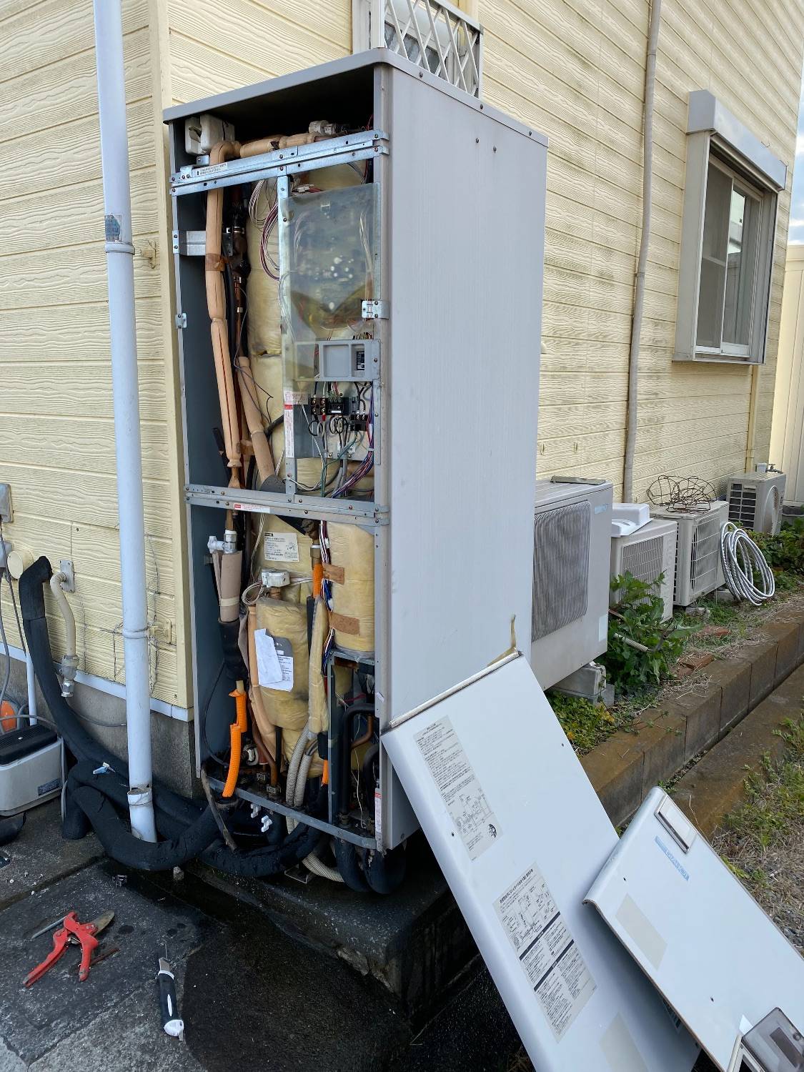 施工前 | 藤沢市周辺エリアのガス給湯器・電気温水器・エコキュート交換｜ 株式会社内藤商事