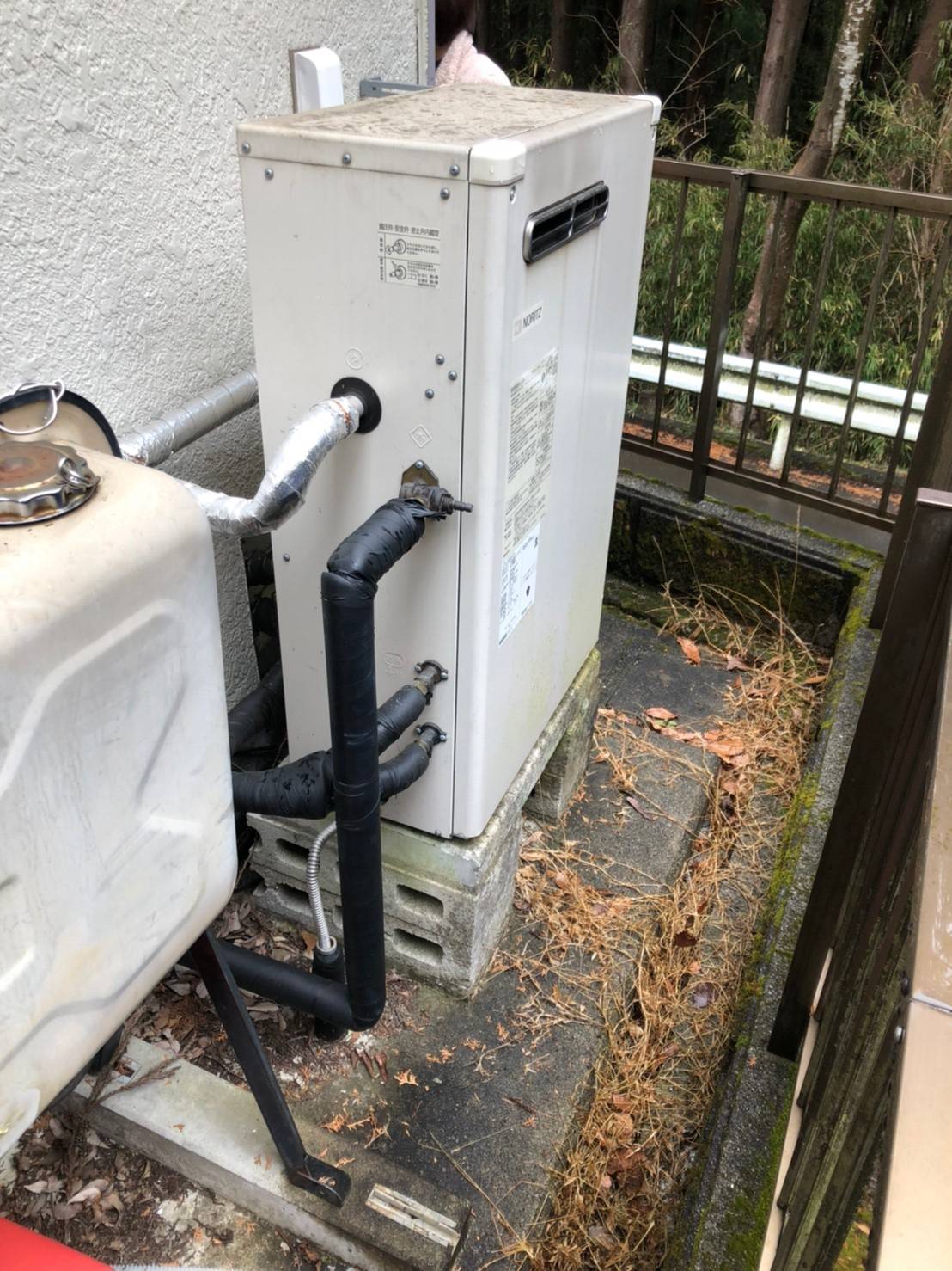 施工前 | 藤沢市周辺エリアのガス給湯器・電気温水器・エコキュート交換｜ 株式会社内藤商事