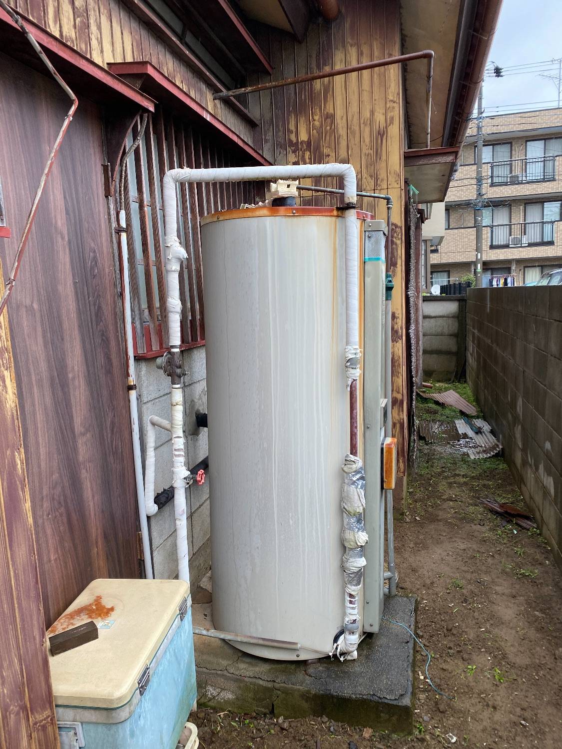 施工前 | 藤沢市周辺エリアのガス給湯器・電気温水器・エコキュート交換｜ 株式会社内藤商事