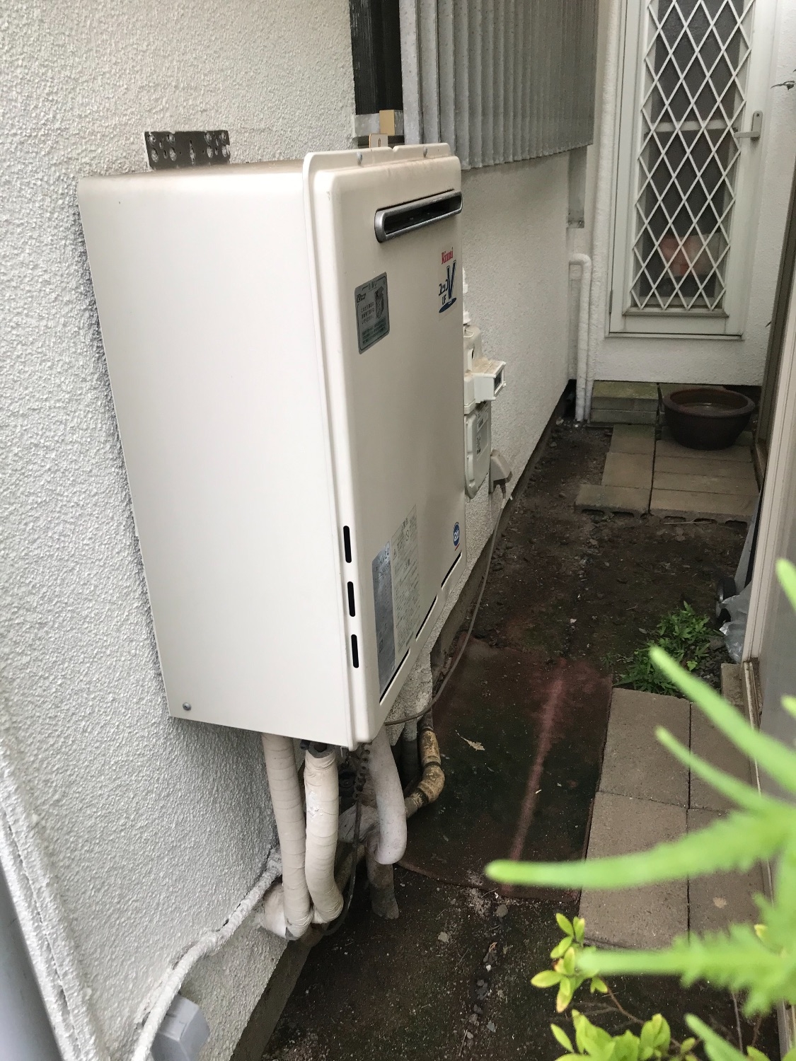 施工前 | 藤沢市周辺エリアのガス給湯器・電気温水器・エコキュート交換｜ 株式会社内藤商事