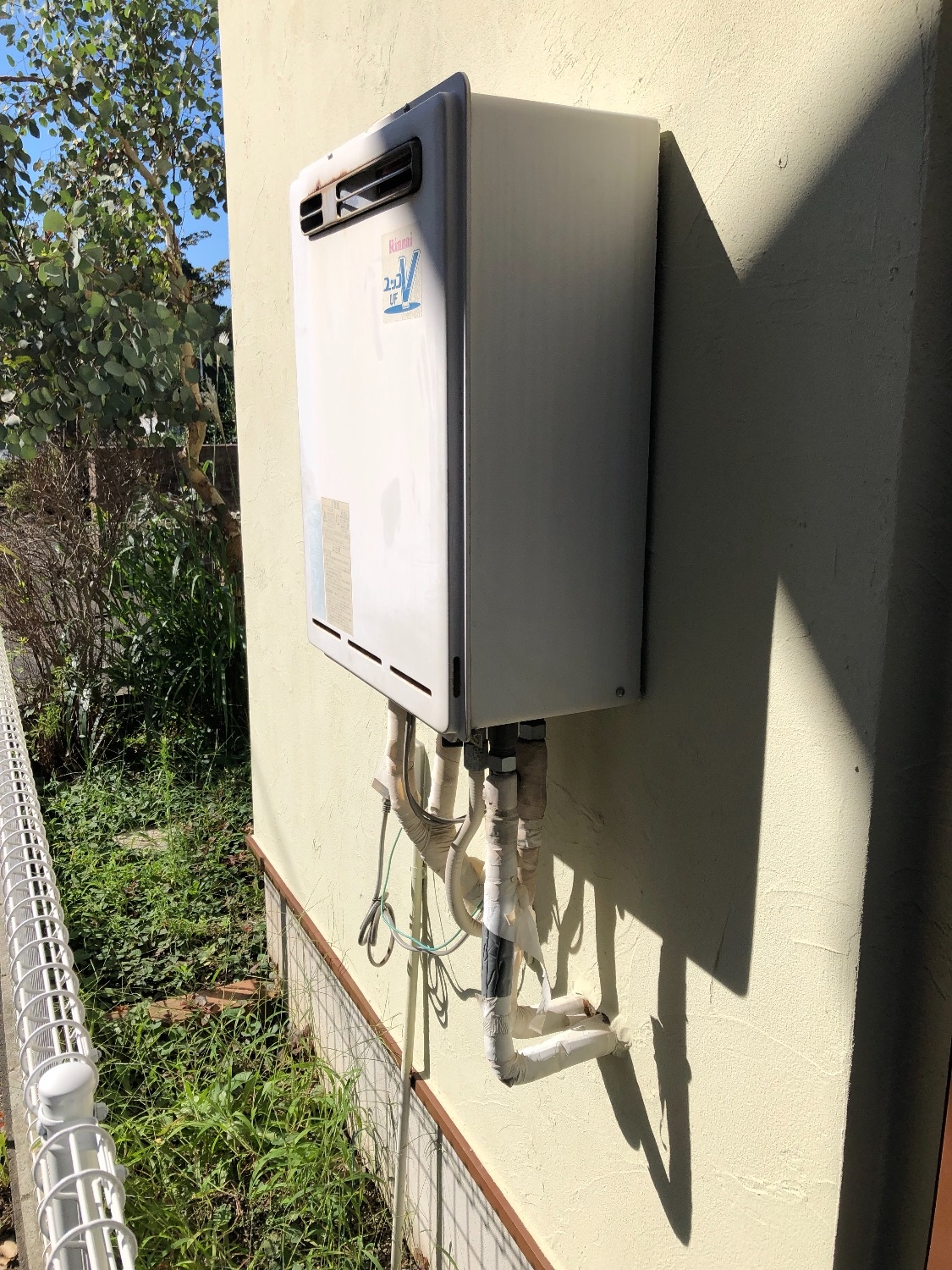 施工前 | 藤沢市周辺エリアのガス給湯器・電気温水器・エコキュート交換｜ 株式会社内藤商事