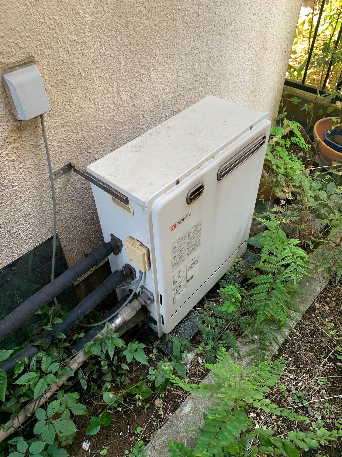 施工前 | 藤沢市周辺エリアのガス給湯器・電気温水器・エコキュート交換｜ 株式会社内藤商事