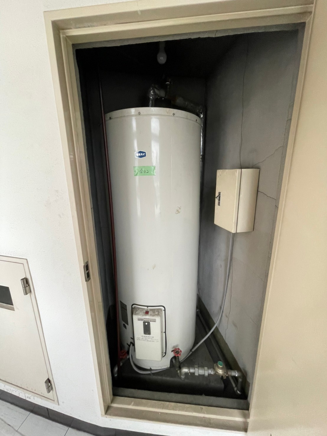 施工前 | 藤沢市周辺エリアのガス給湯器・電気温水器・エコキュート交換｜ 株式会社内藤商事