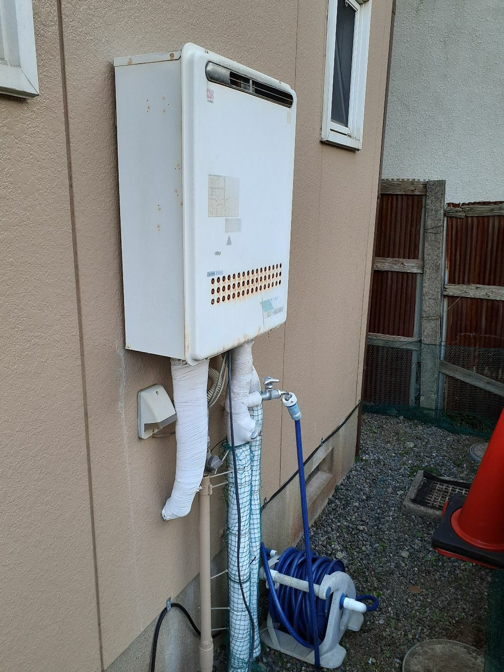 施工前 | 藤沢市周辺エリアのガス給湯器・電気温水器・エコキュート交換｜ 株式会社内藤商事