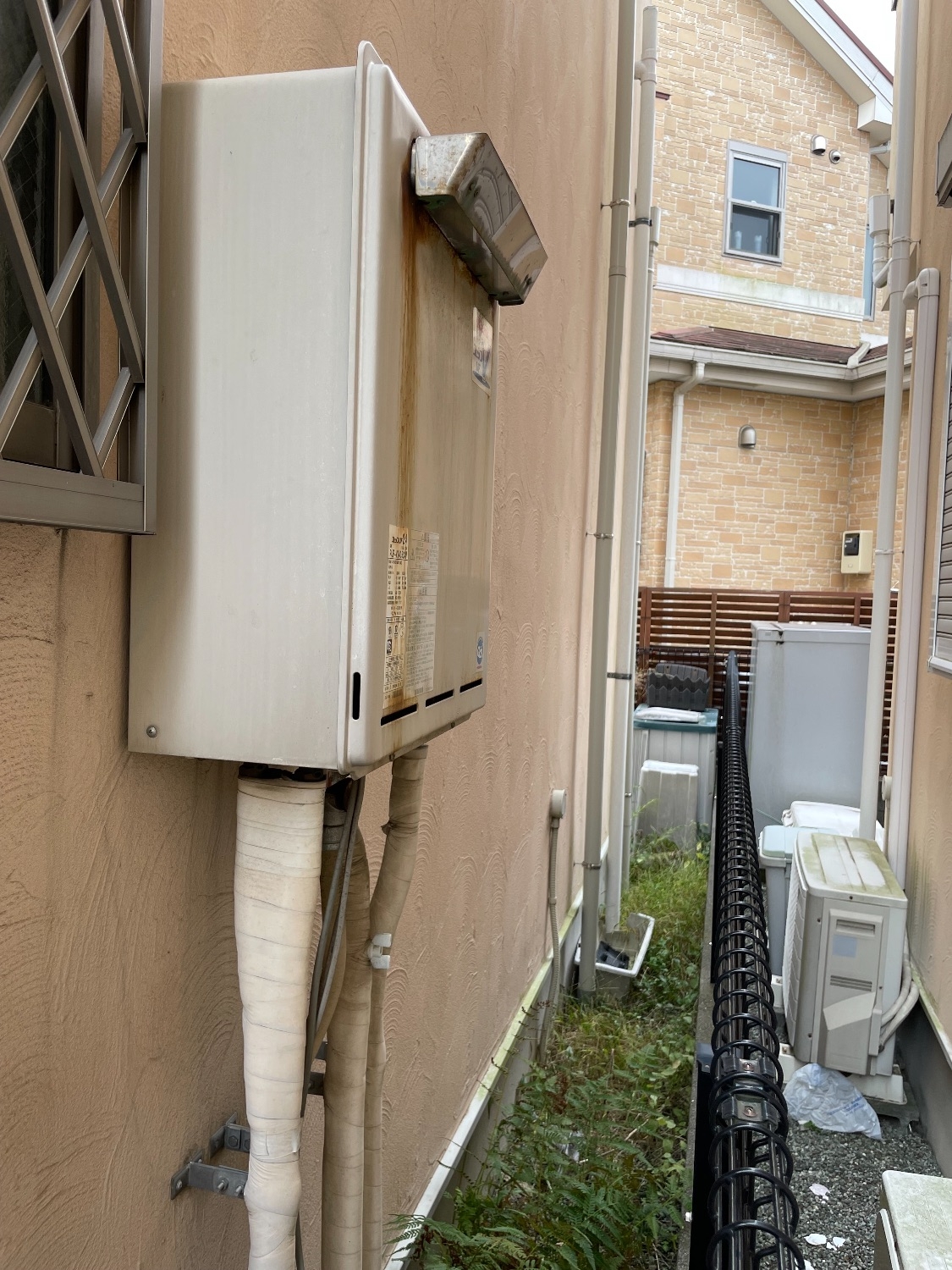 施工前 | 藤沢市周辺エリアのガス給湯器・電気温水器・エコキュート交換｜ 株式会社内藤商事