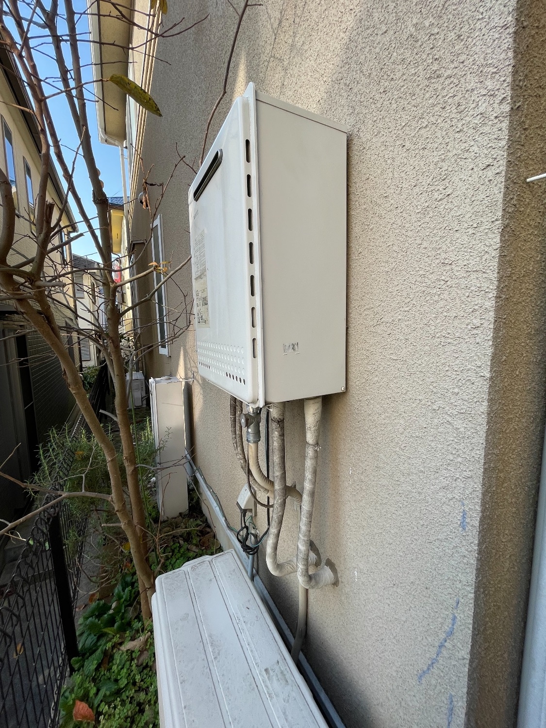 施工前 | 藤沢市周辺エリアのガス給湯器・電気温水器・エコキュート交換｜ 株式会社内藤商事