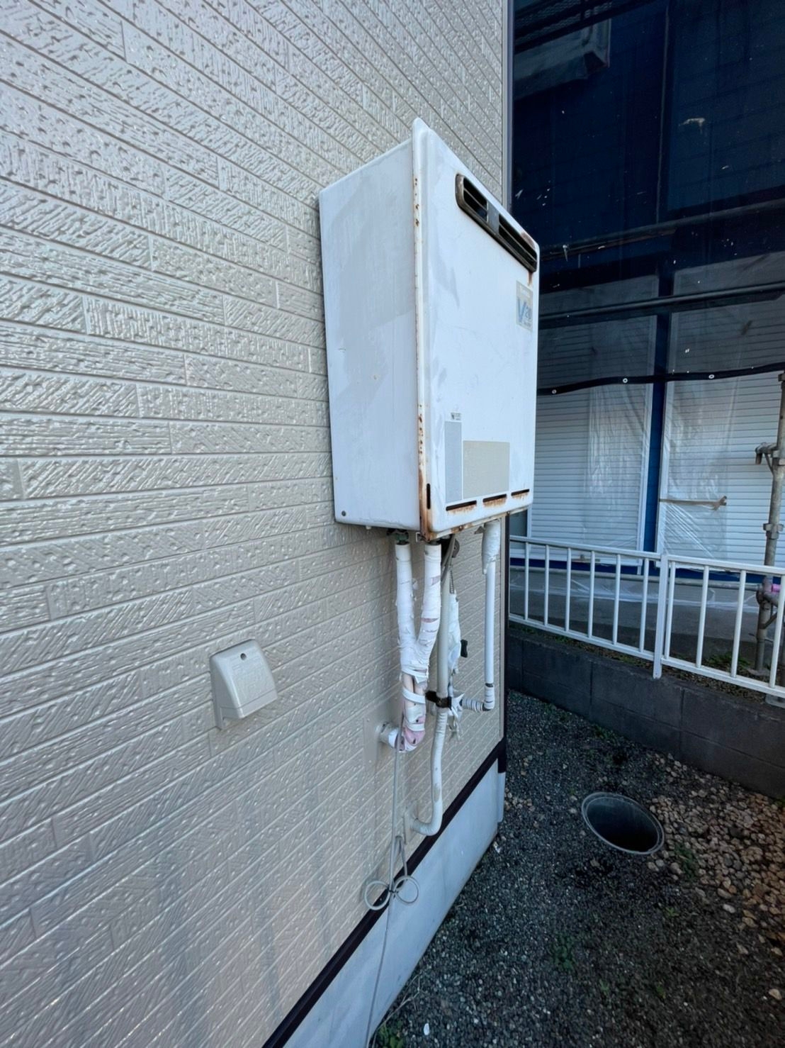 施工前 | 藤沢市周辺エリアのガス給湯器・電気温水器・エコキュート交換｜ 株式会社内藤商事