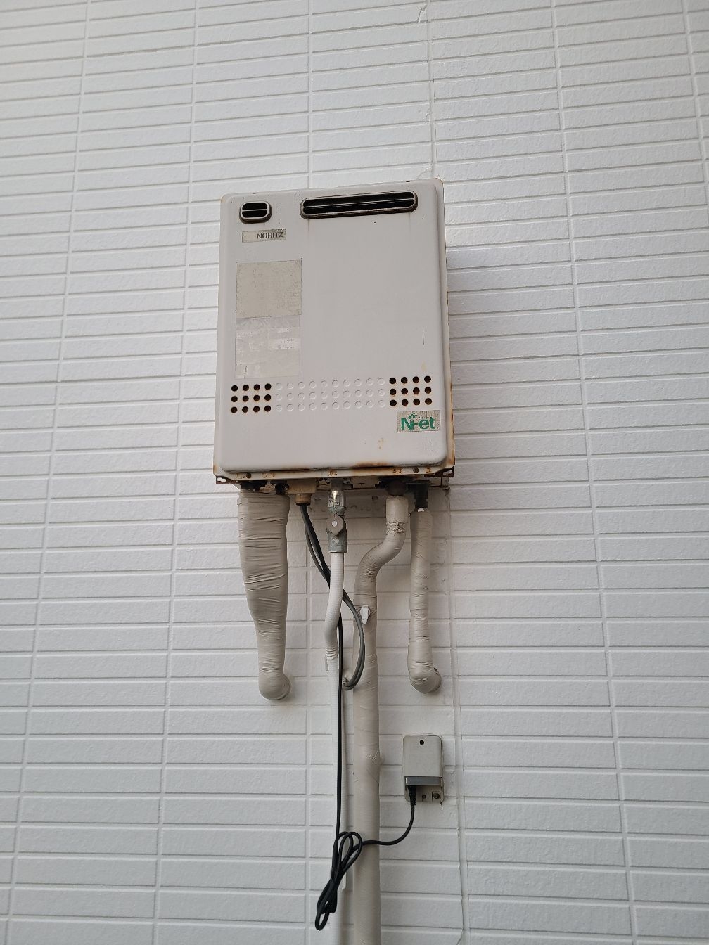 施工前 | 藤沢市周辺エリアのガス給湯器・電気温水器・エコキュート交換｜ 株式会社内藤商事