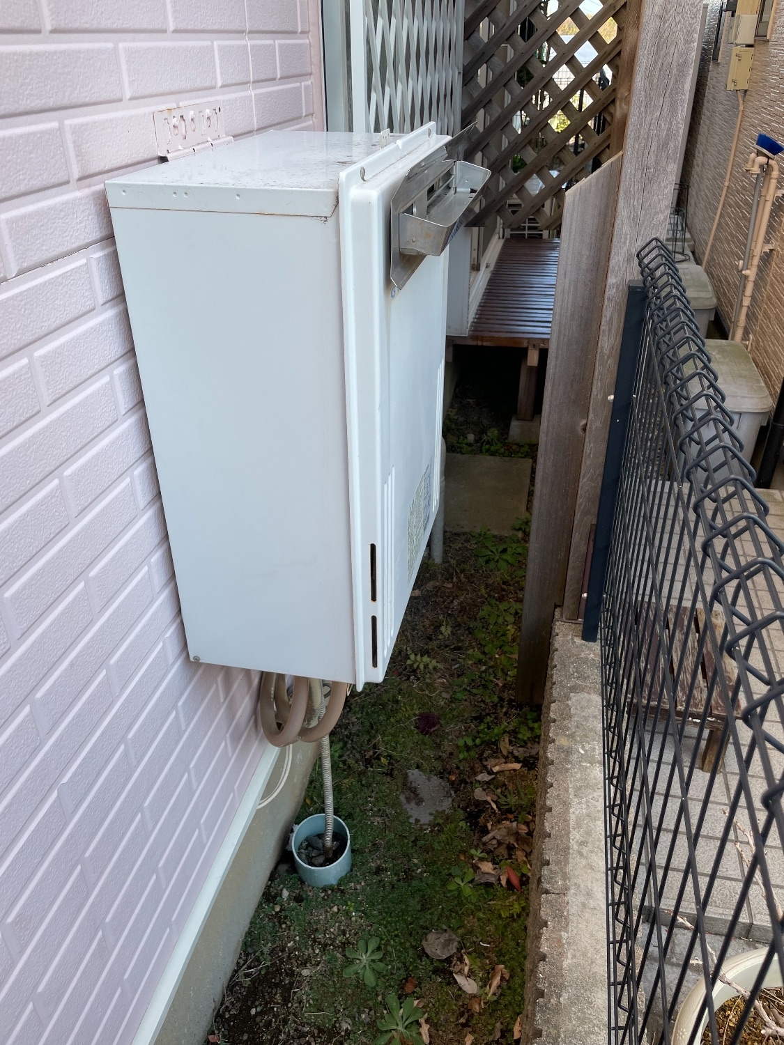 施工前 | 藤沢市周辺エリアのガス給湯器・電気温水器・エコキュート交換｜ 株式会社内藤商事