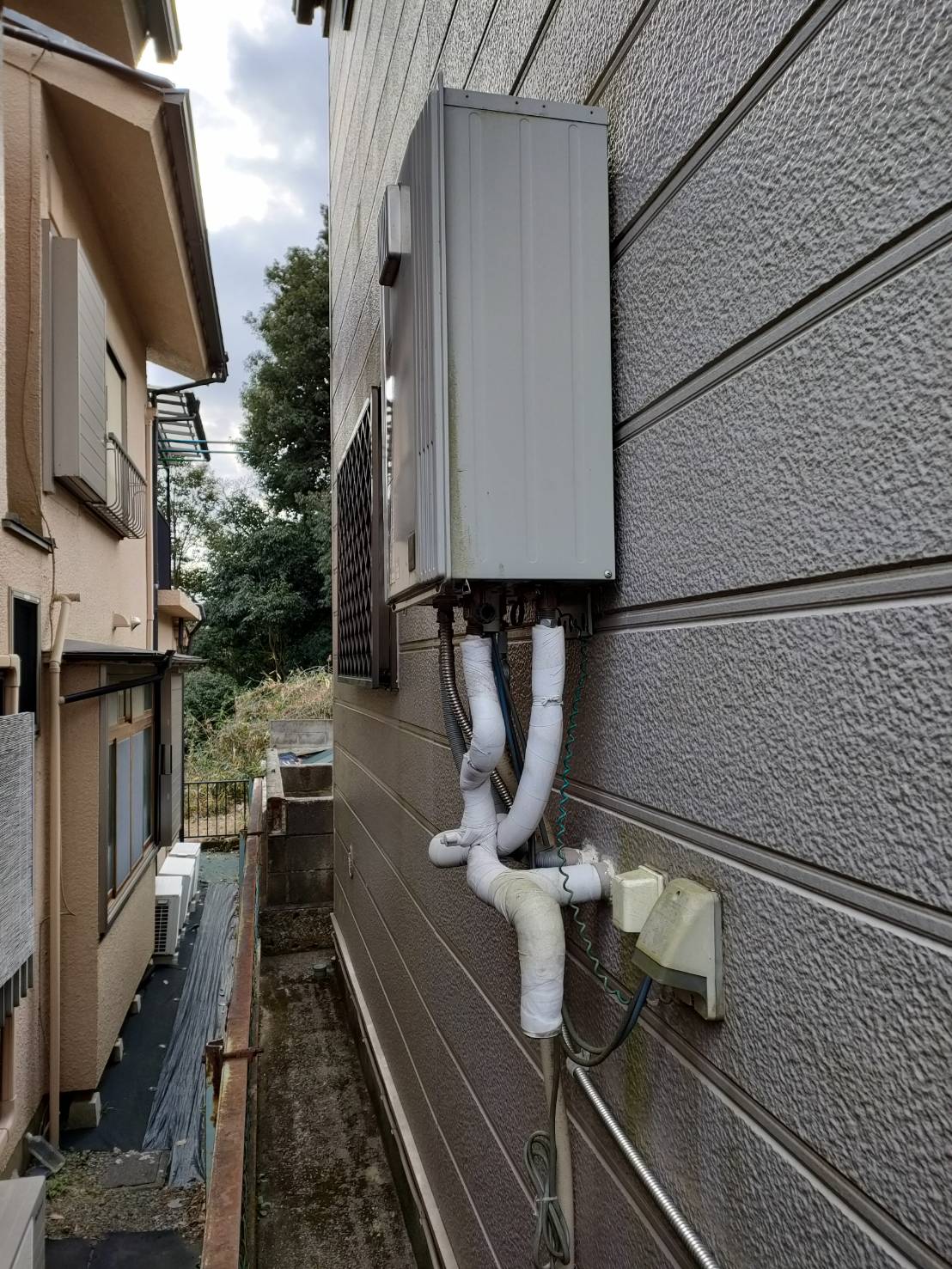 施工前 | 藤沢市周辺エリアのガス給湯器・電気温水器・エコキュート交換｜ 株式会社内藤商事