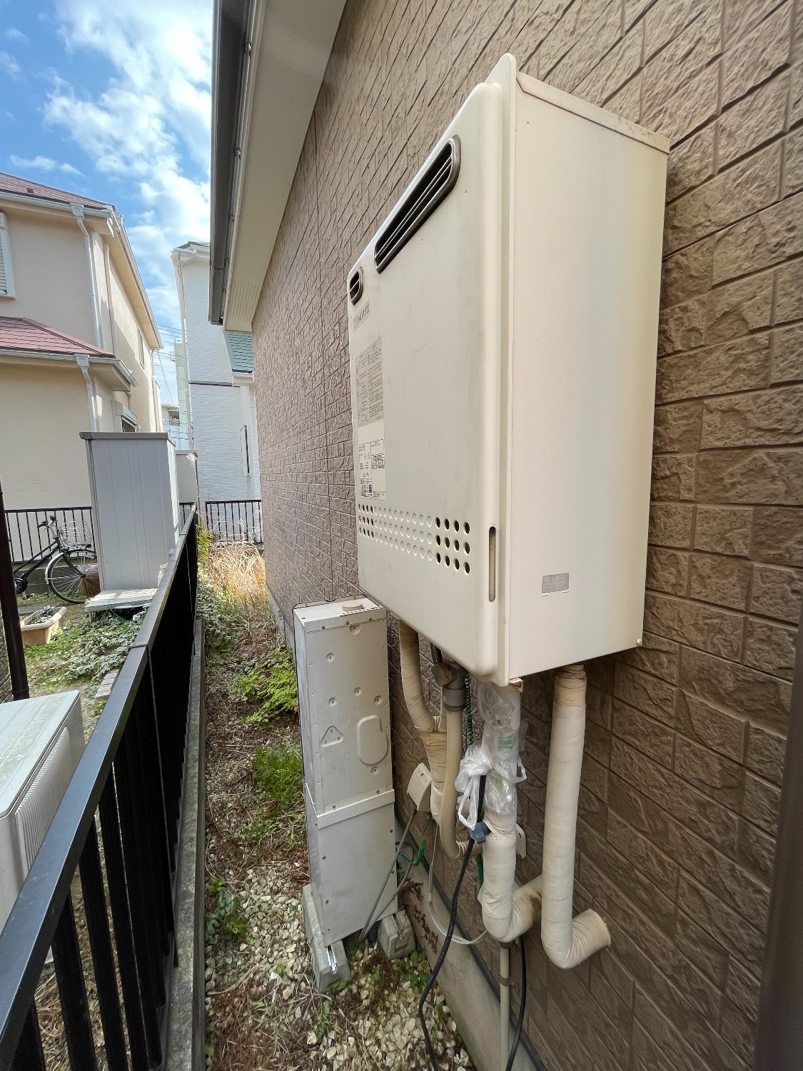 施工前 | 藤沢市周辺エリアのガス給湯器・電気温水器・エコキュート交換｜ 株式会社内藤商事