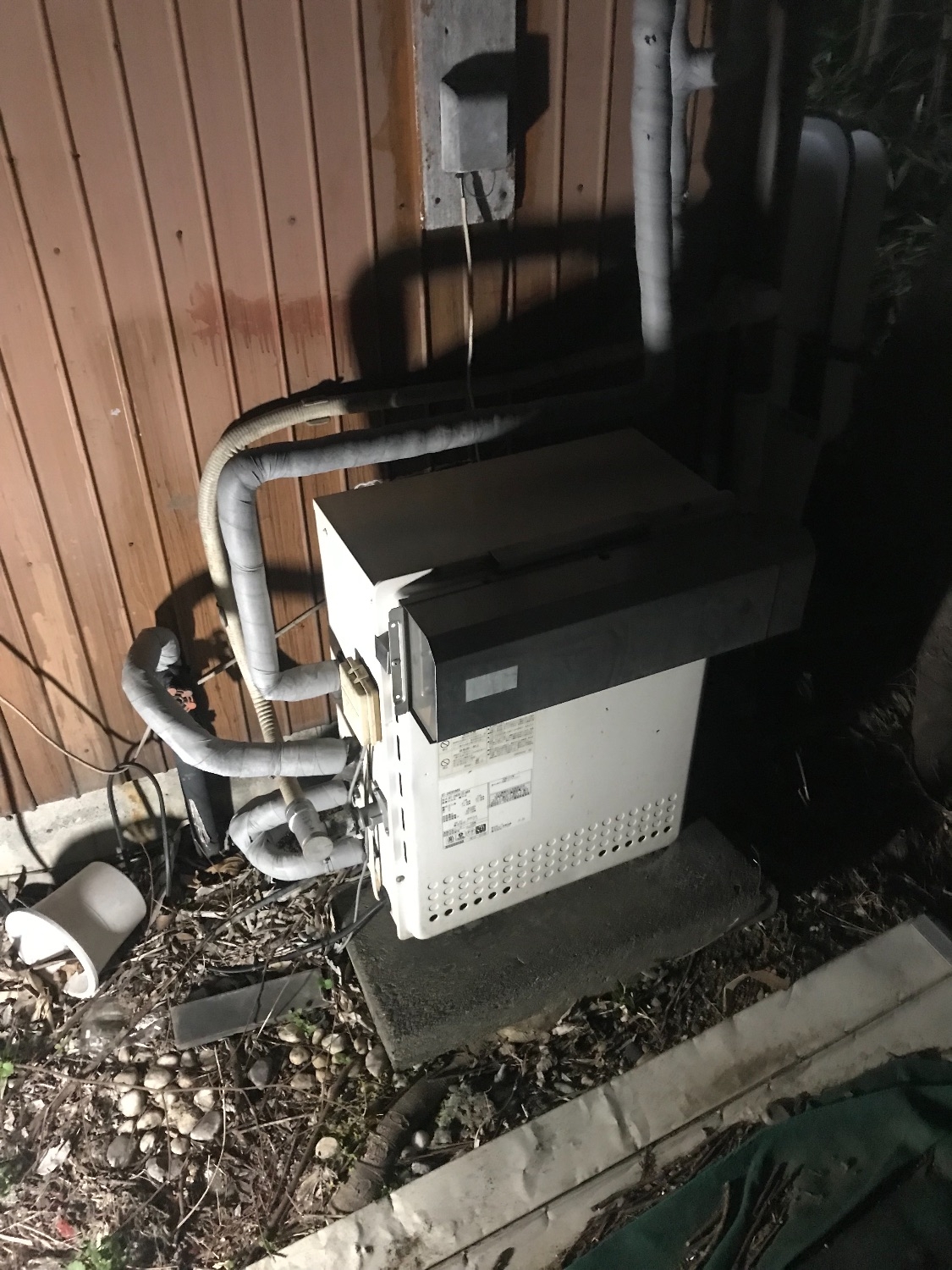 施工前 | 藤沢市周辺エリアのガス給湯器・電気温水器・エコキュート交換｜ 株式会社内藤商事