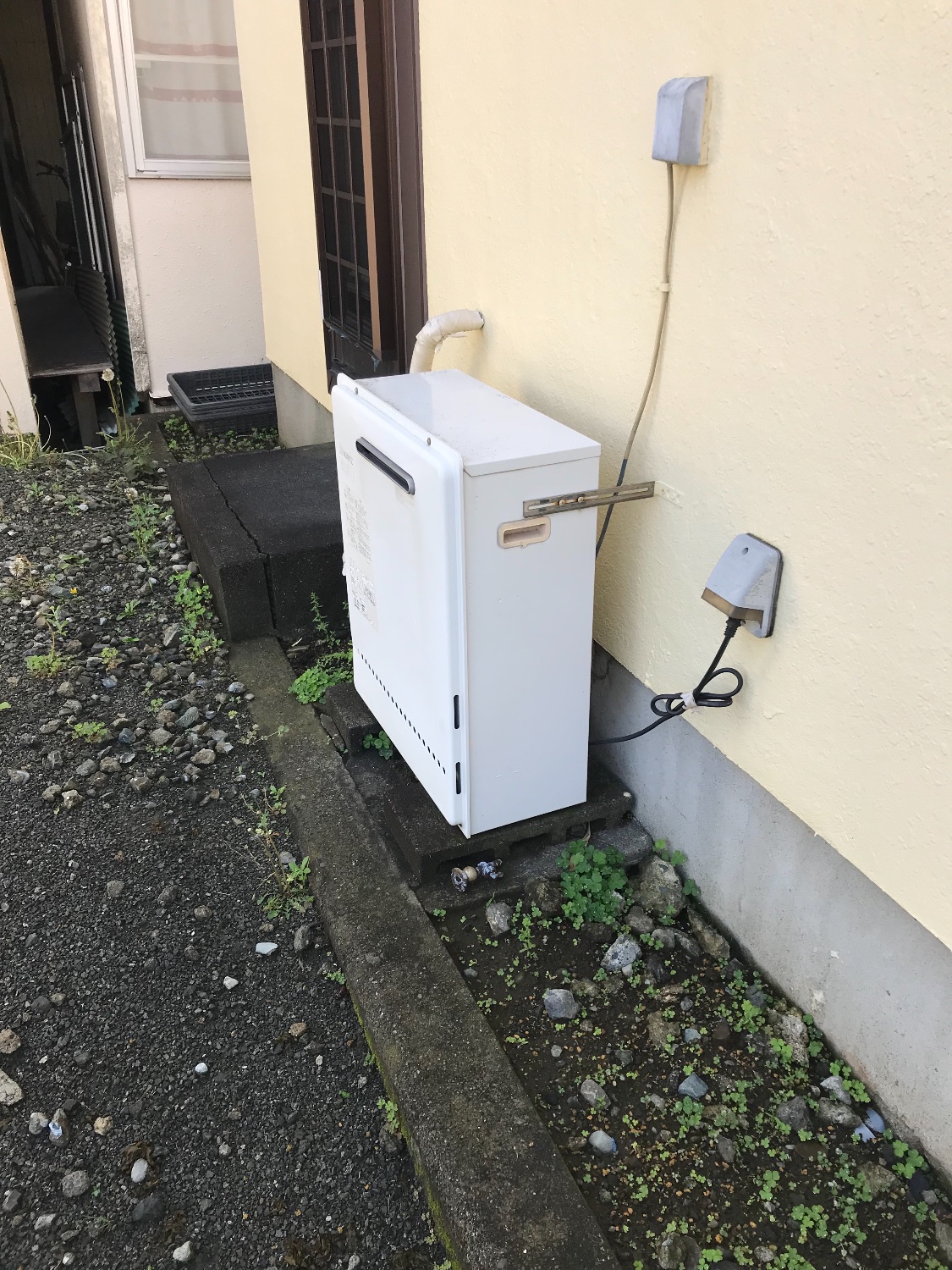 施工前 | 藤沢市周辺エリアのガス給湯器・電気温水器・エコキュート交換｜ 株式会社内藤商事