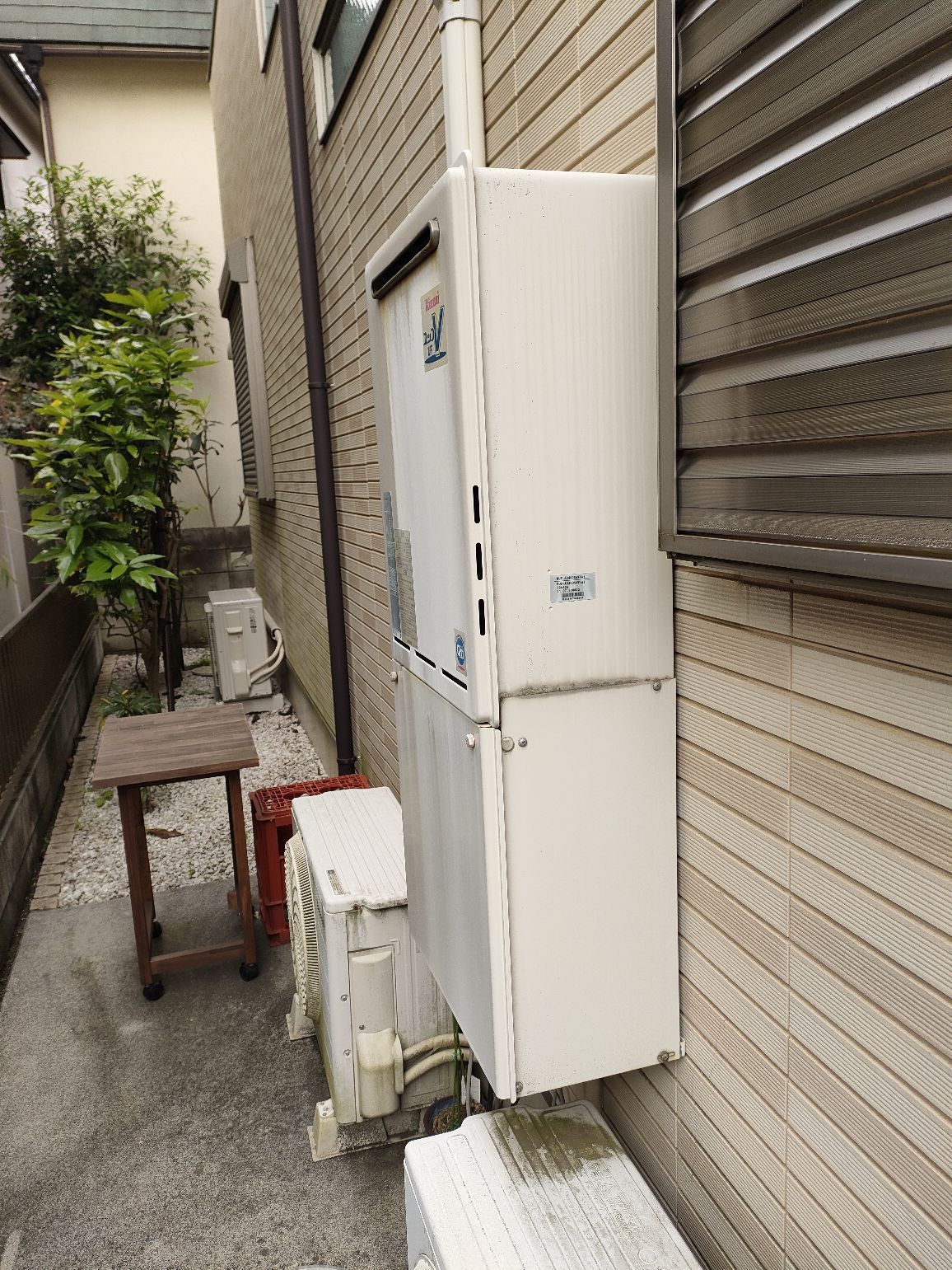 施工前 | 藤沢市周辺エリアのガス給湯器・電気温水器・エコキュート交換｜ 株式会社内藤商事