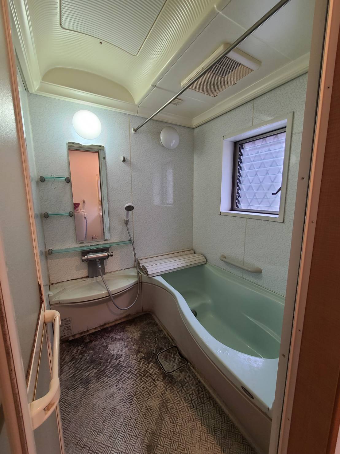 施工前 | 藤沢市周辺エリアのガス給湯器・電気温水器・エコキュート交換｜ 株式会社内藤商事