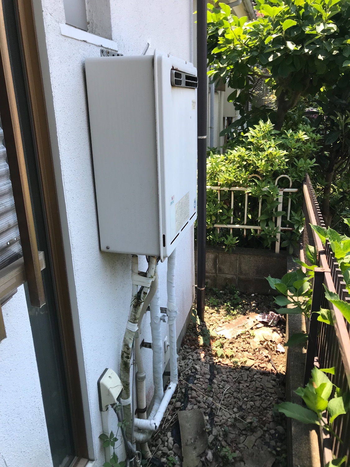 施工前 | 藤沢市周辺エリアのガス給湯器・電気温水器・エコキュート交換｜ 株式会社内藤商事