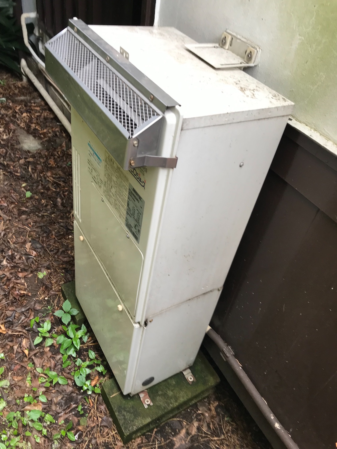 施工前 | 藤沢市周辺エリアのガス給湯器・電気温水器・エコキュート交換｜ 株式会社内藤商事