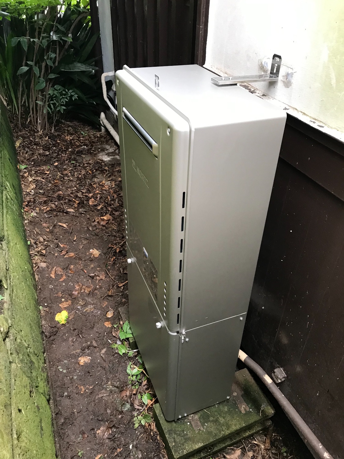 施工後 | 藤沢市周辺エリアのガス給湯器・電気温水器・エコキュート交換｜ 株式会社内藤商事