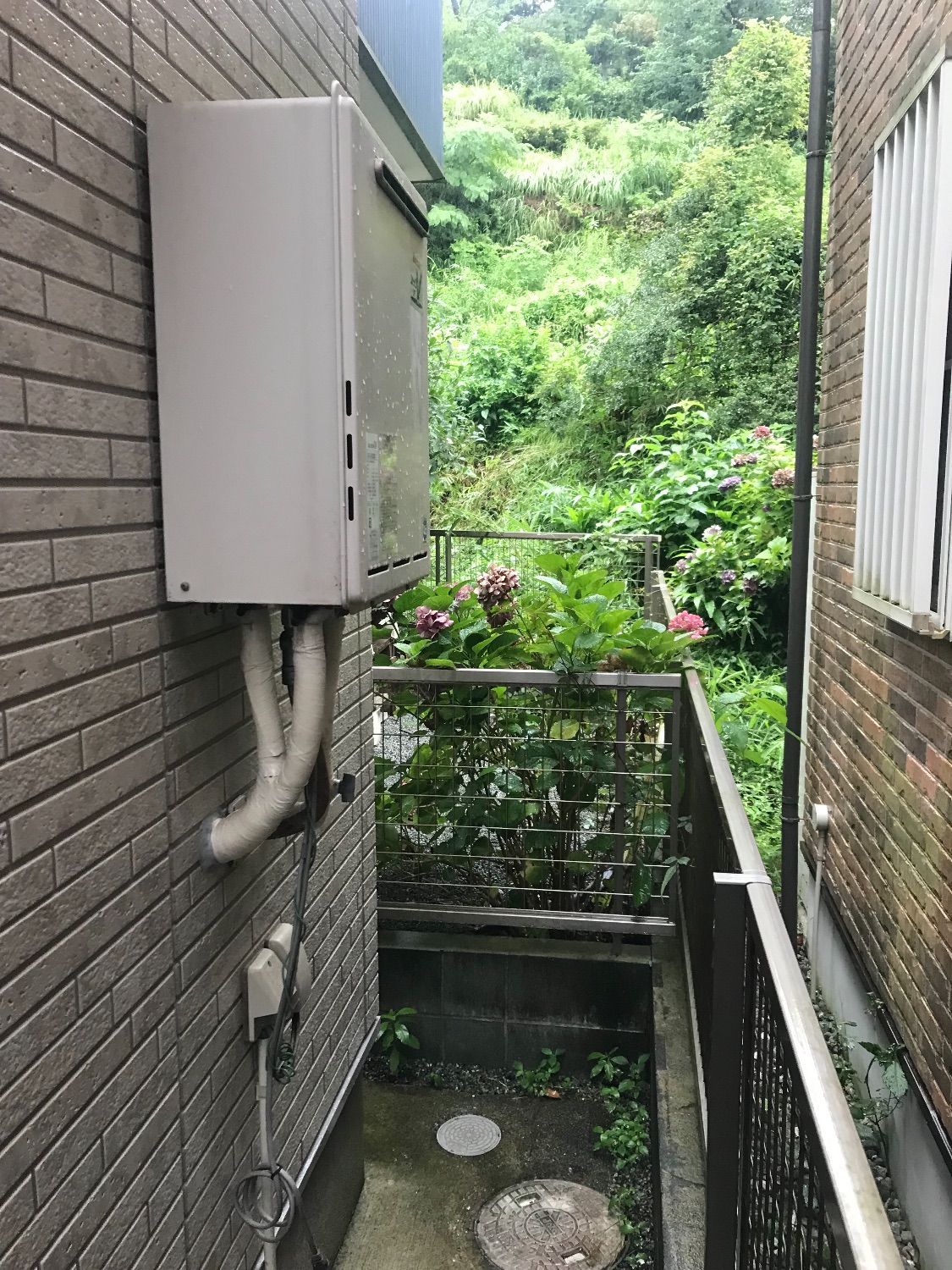 施工前 | 藤沢市周辺エリアのガス給湯器・電気温水器・エコキュート交換｜ 株式会社内藤商事