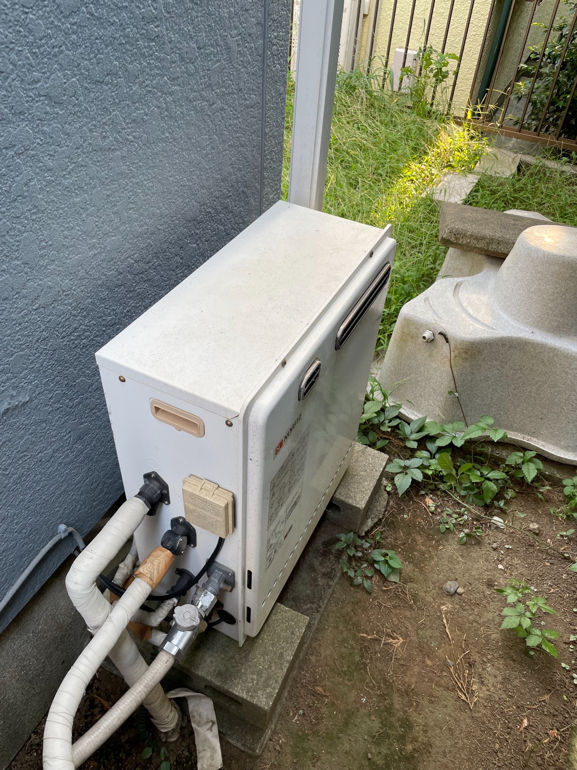 施工前 | 藤沢市周辺エリアのガス給湯器・電気温水器・エコキュート交換｜ 株式会社内藤商事