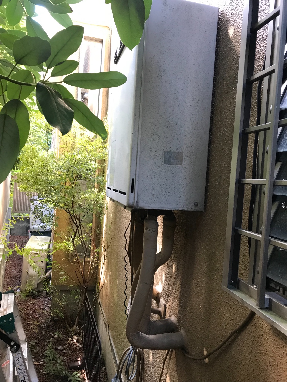 施工前 | 藤沢市周辺エリアのガス給湯器・電気温水器・エコキュート交換｜ 株式会社内藤商事