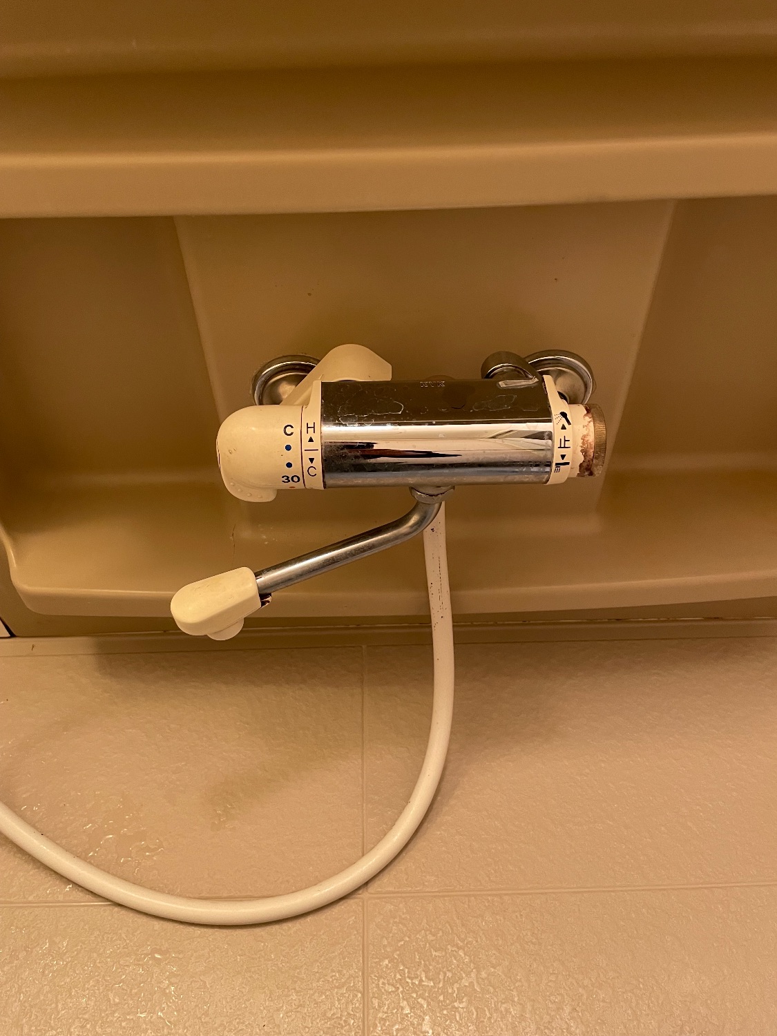 施工前 | 藤沢市周辺エリアのガス給湯器・電気温水器・エコキュート交換｜ 株式会社内藤商事