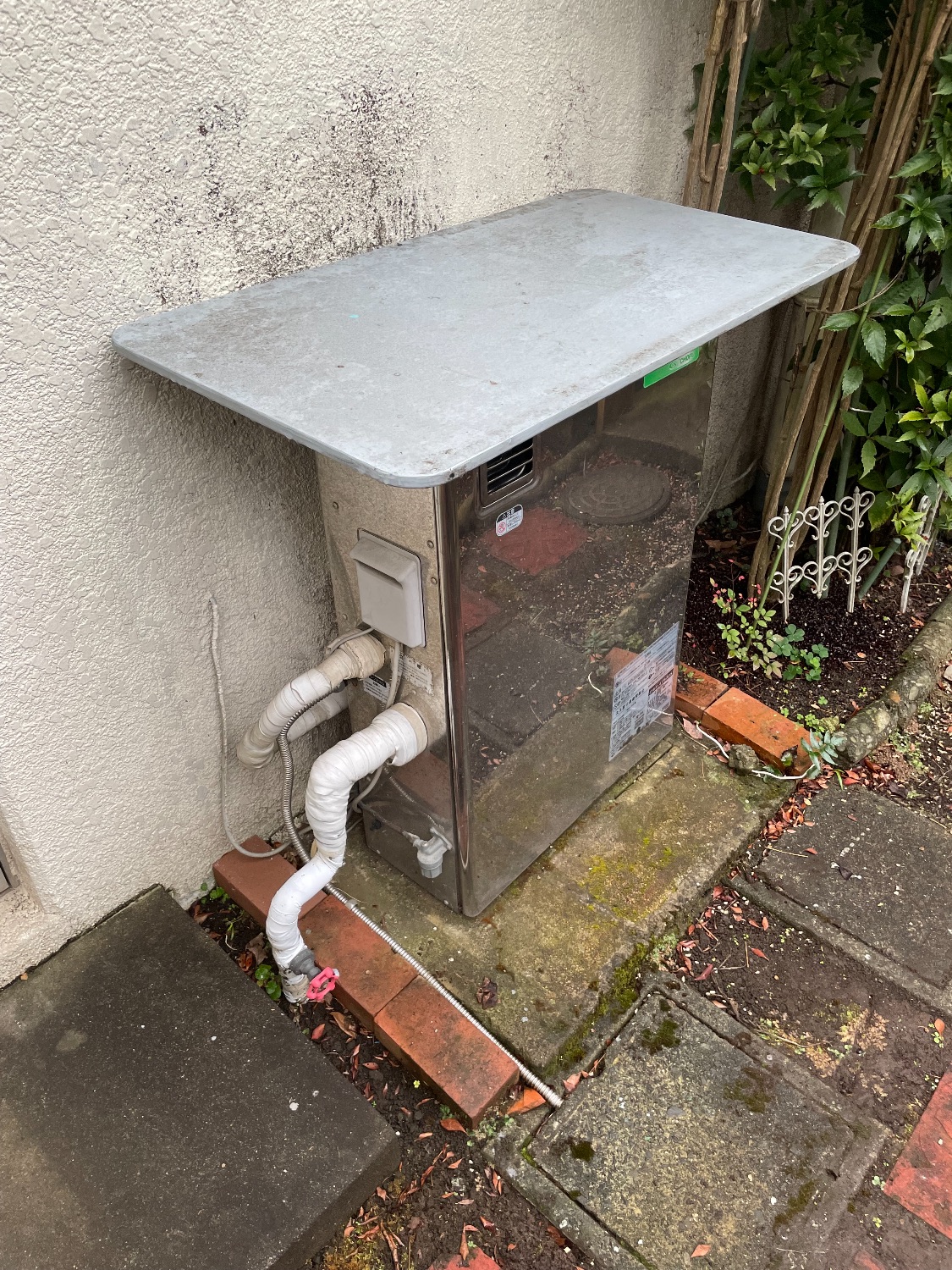 施工前 | 藤沢市周辺エリアのガス給湯器・電気温水器・エコキュート交換｜ 株式会社内藤商事