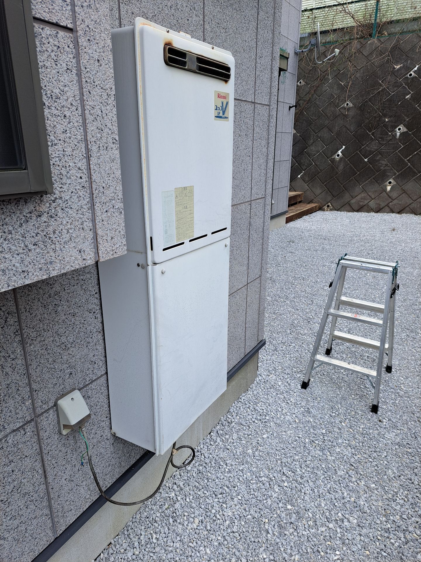 施工前 | 藤沢市周辺エリアのガス給湯器・電気温水器・エコキュート交換｜ 株式会社内藤商事