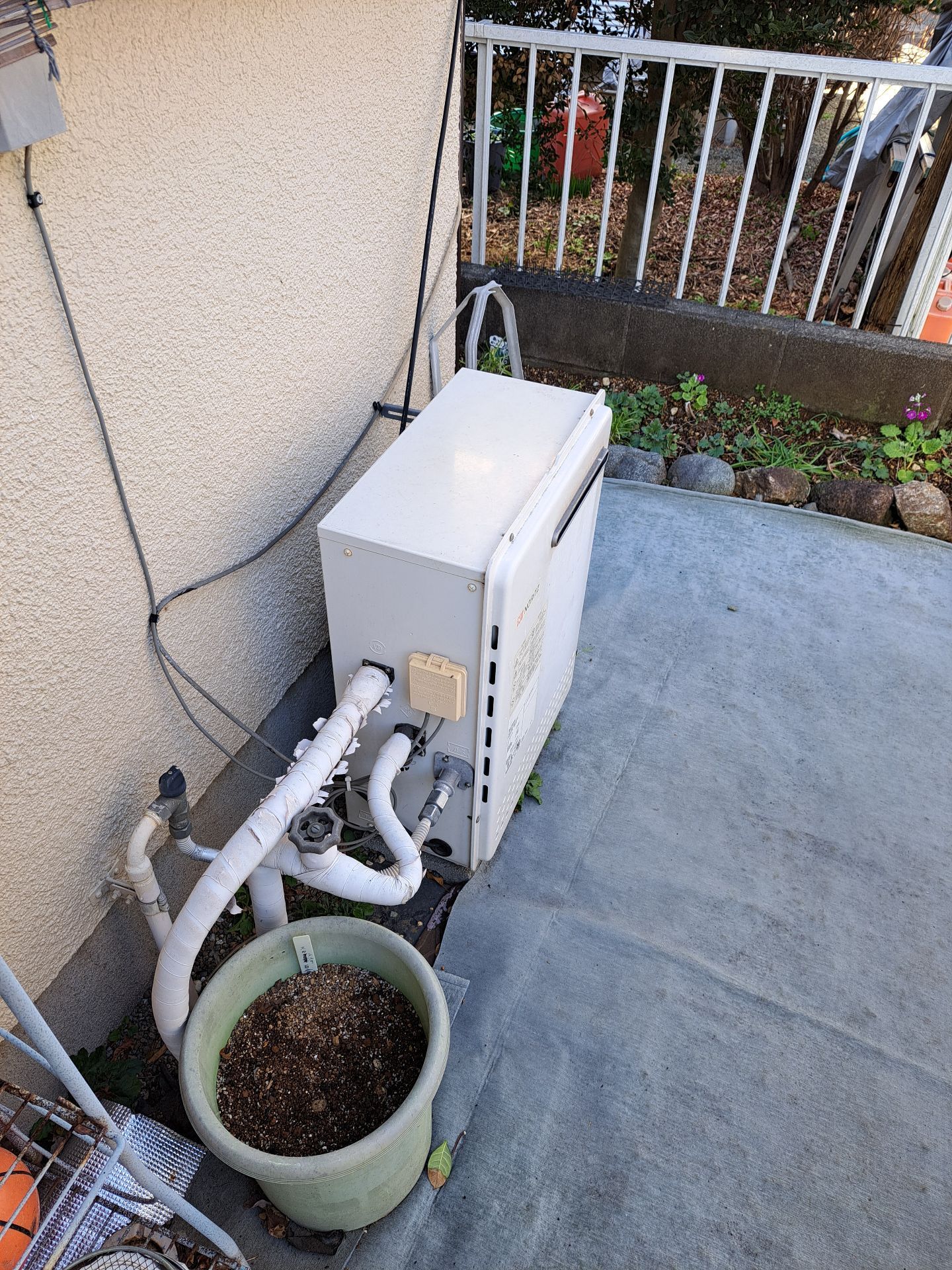 施工前 | 藤沢市周辺エリアのガス給湯器・電気温水器・エコキュート交換｜ 株式会社内藤商事