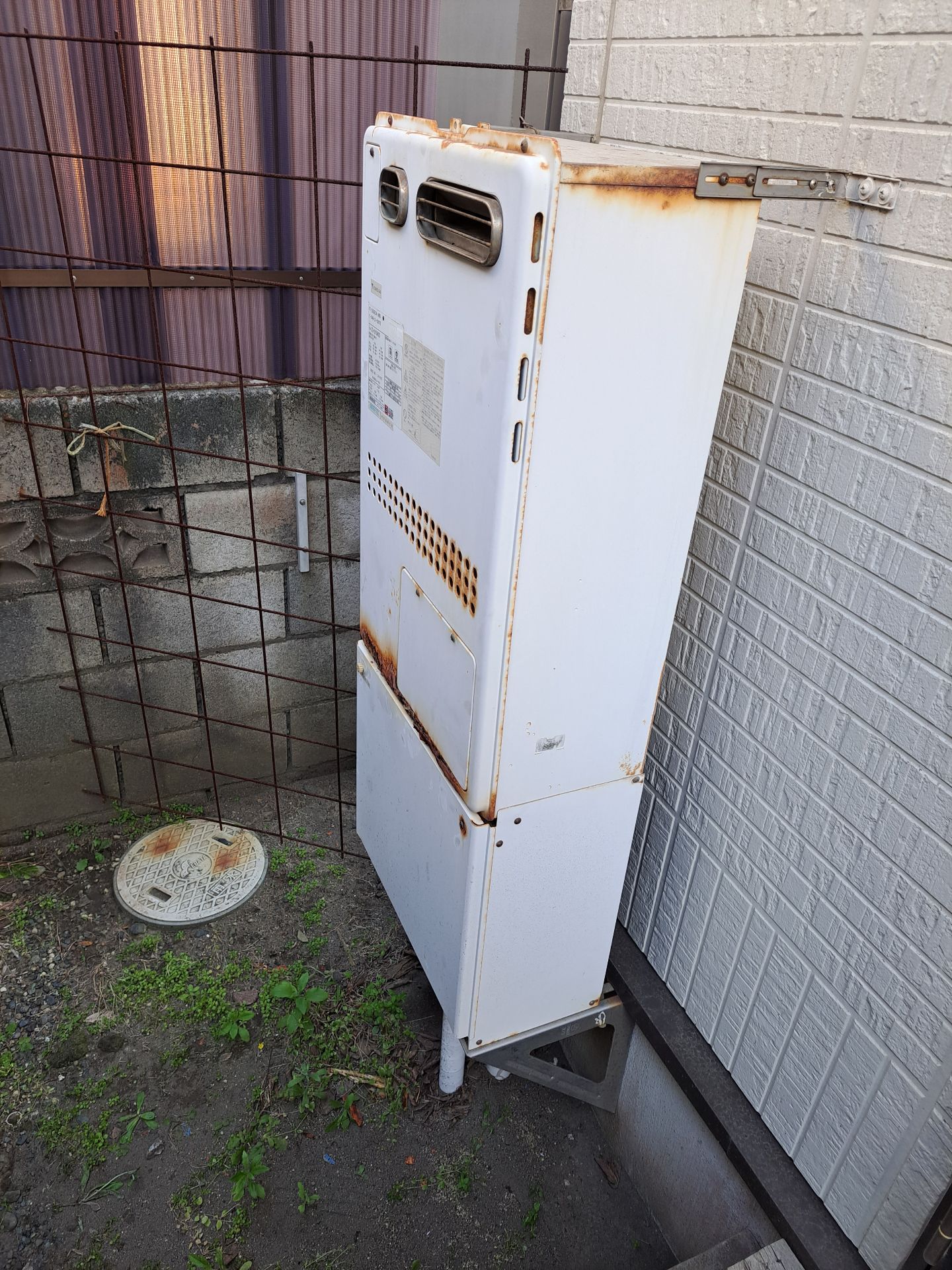 施工前 | 藤沢市周辺エリアのガス給湯器・電気温水器・エコキュート交換｜ 株式会社内藤商事