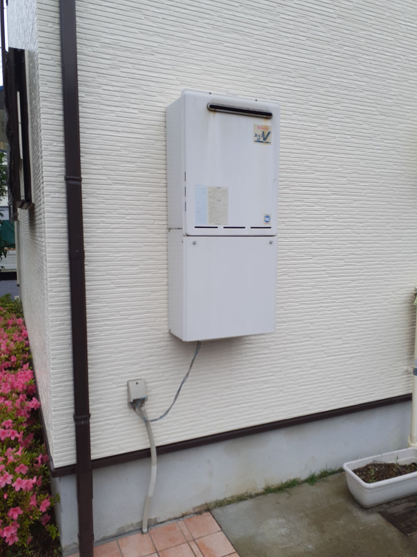 施工前 | 藤沢市周辺エリアのガス給湯器・電気温水器・エコキュート交換｜ 株式会社内藤商事