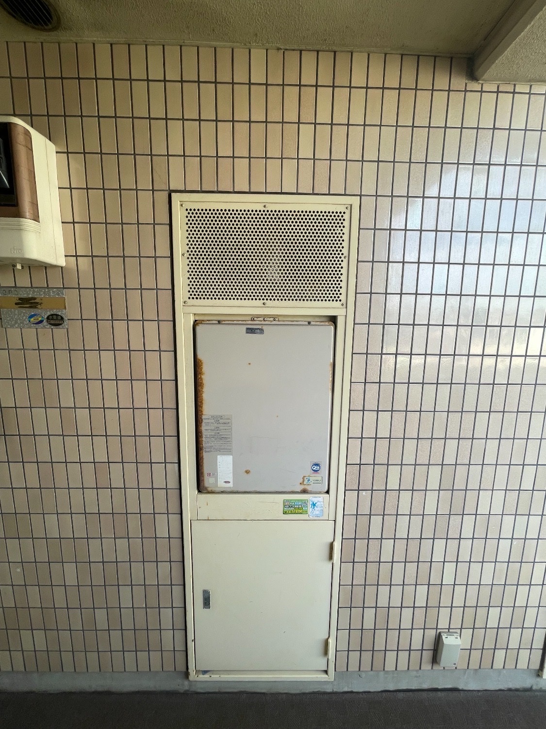 施工前 | 藤沢市周辺エリアのガス給湯器・電気温水器・エコキュート交換｜ 株式会社内藤商事