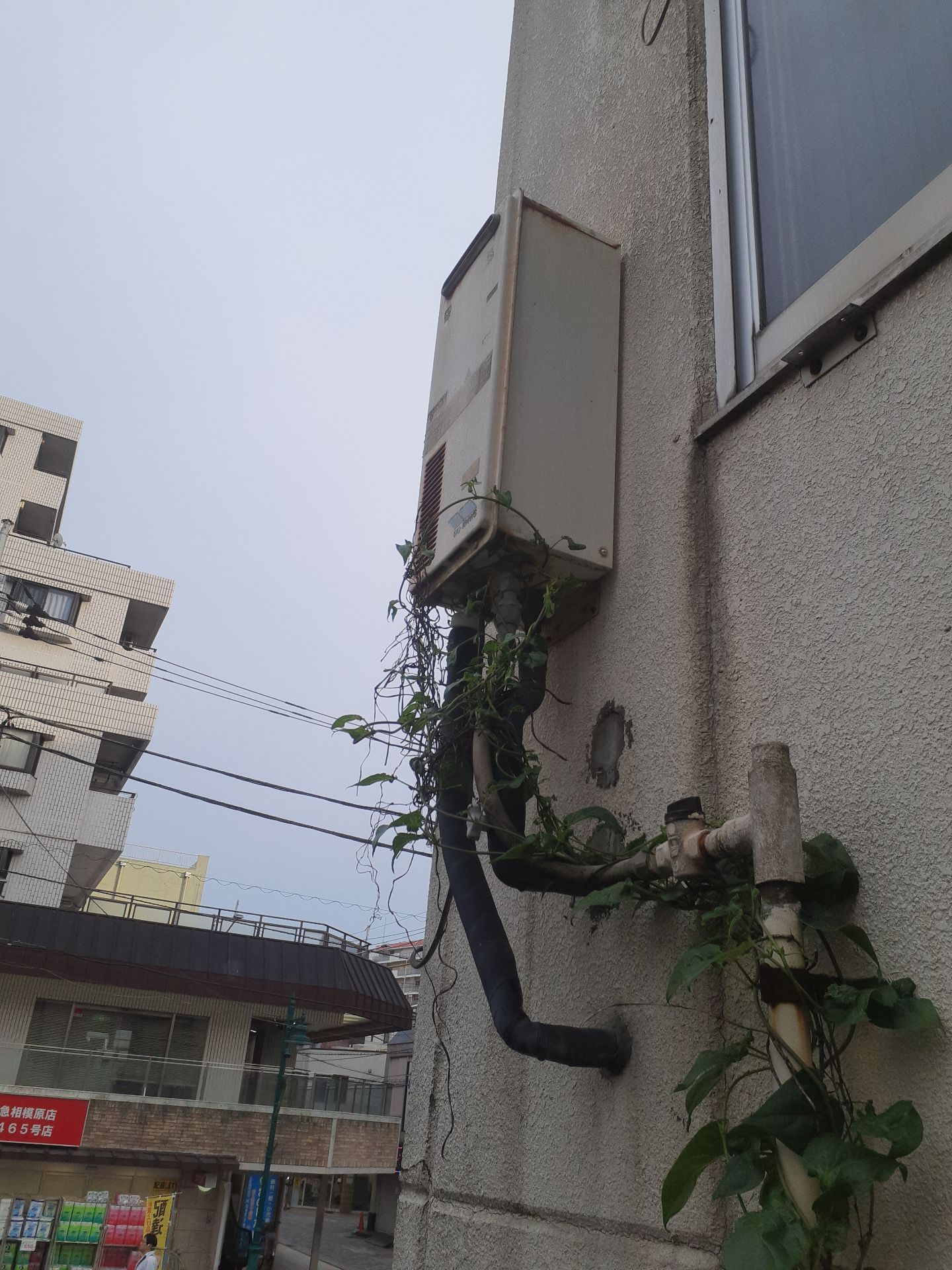 施工前 | 藤沢市周辺エリアのガス給湯器・電気温水器・エコキュート交換｜ 株式会社内藤商事