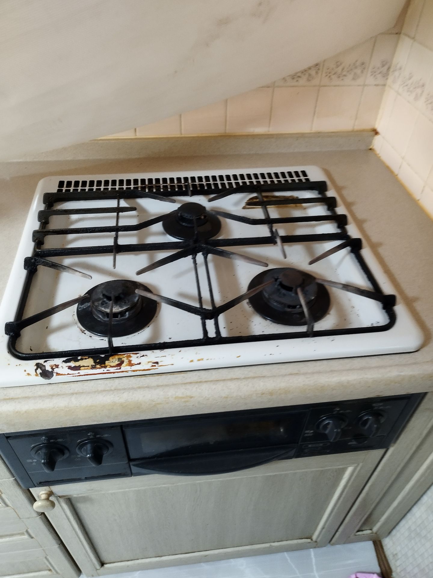 施工前 | 藤沢市周辺エリアのガス給湯器・電気温水器・エコキュート交換｜ 株式会社内藤商事