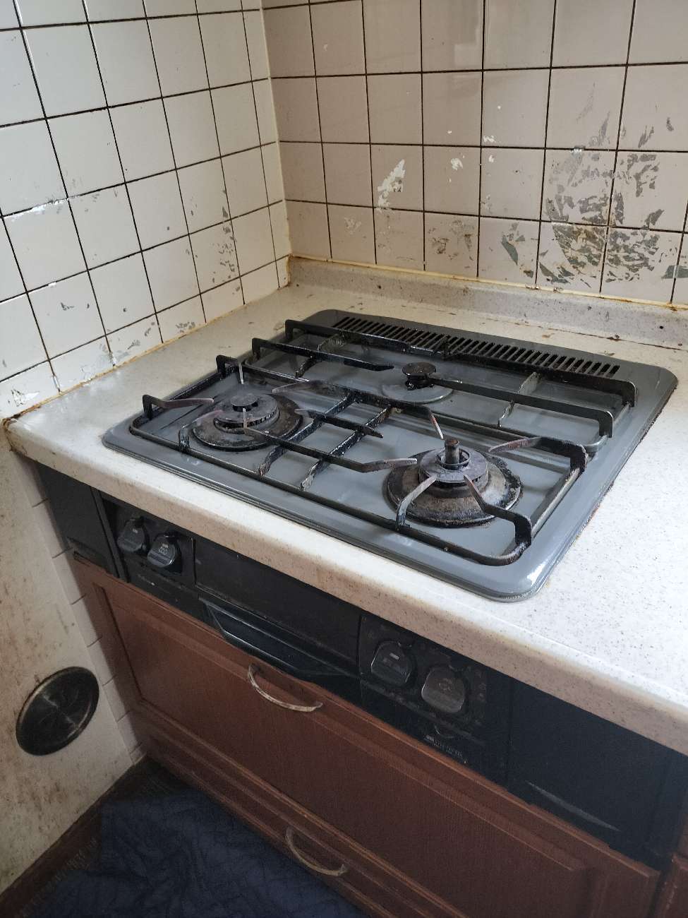 施工前 | 藤沢市周辺エリアのガス給湯器・電気温水器・エコキュート交換｜ 株式会社内藤商事