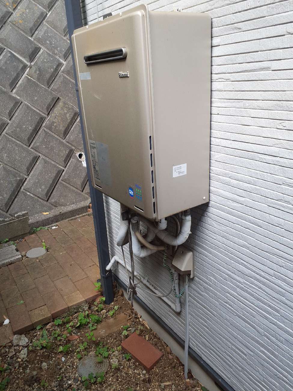 施工前 | 藤沢市周辺エリアのガス給湯器・電気温水器・エコキュート交換｜ 株式会社内藤商事