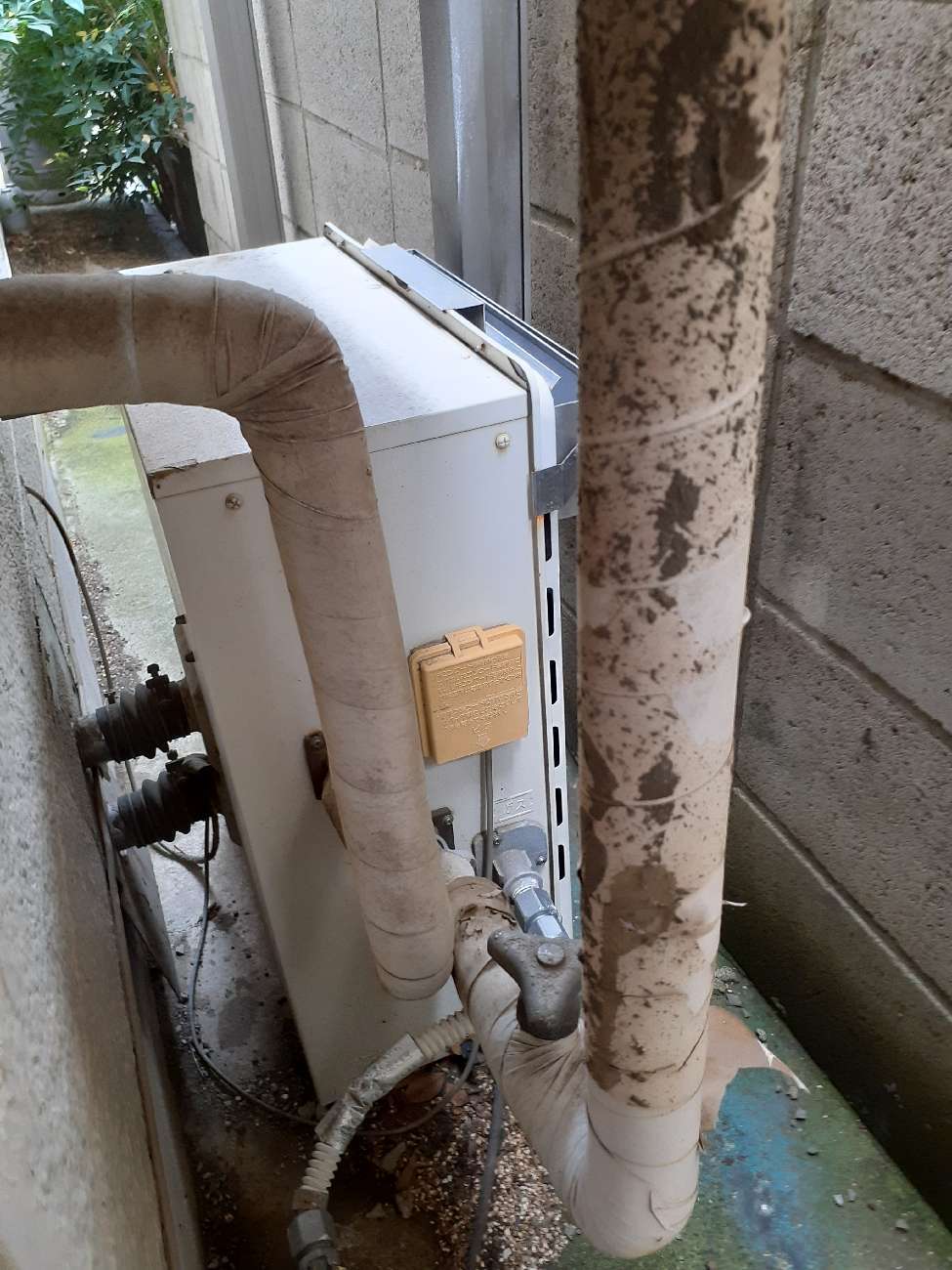 施工前 | 藤沢市周辺エリアのガス給湯器・電気温水器・エコキュート交換｜ 株式会社内藤商事