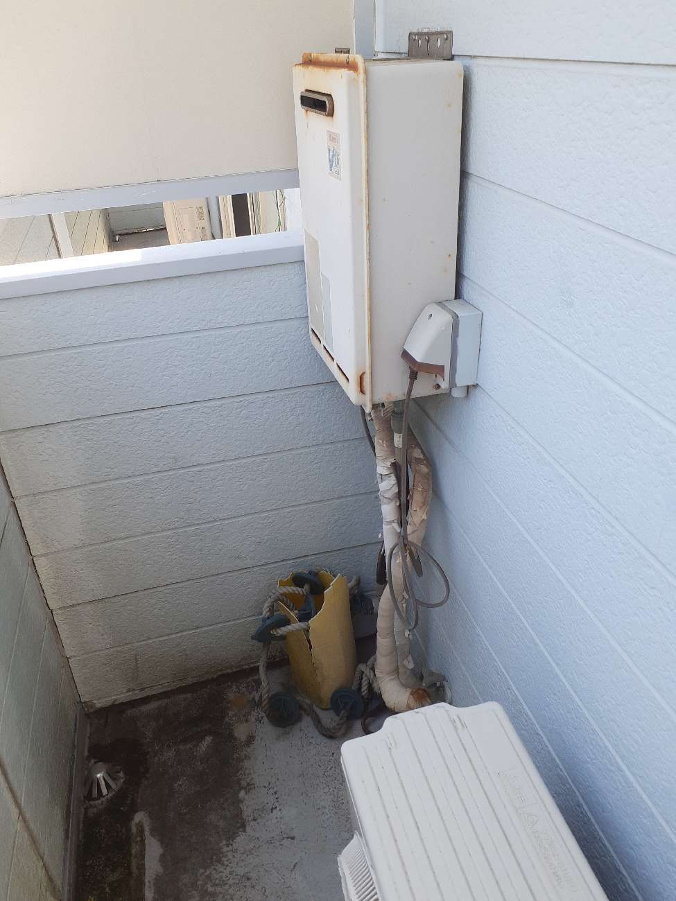 施工前 | 藤沢市周辺エリアのガス給湯器・電気温水器・エコキュート交換｜ 株式会社内藤商事